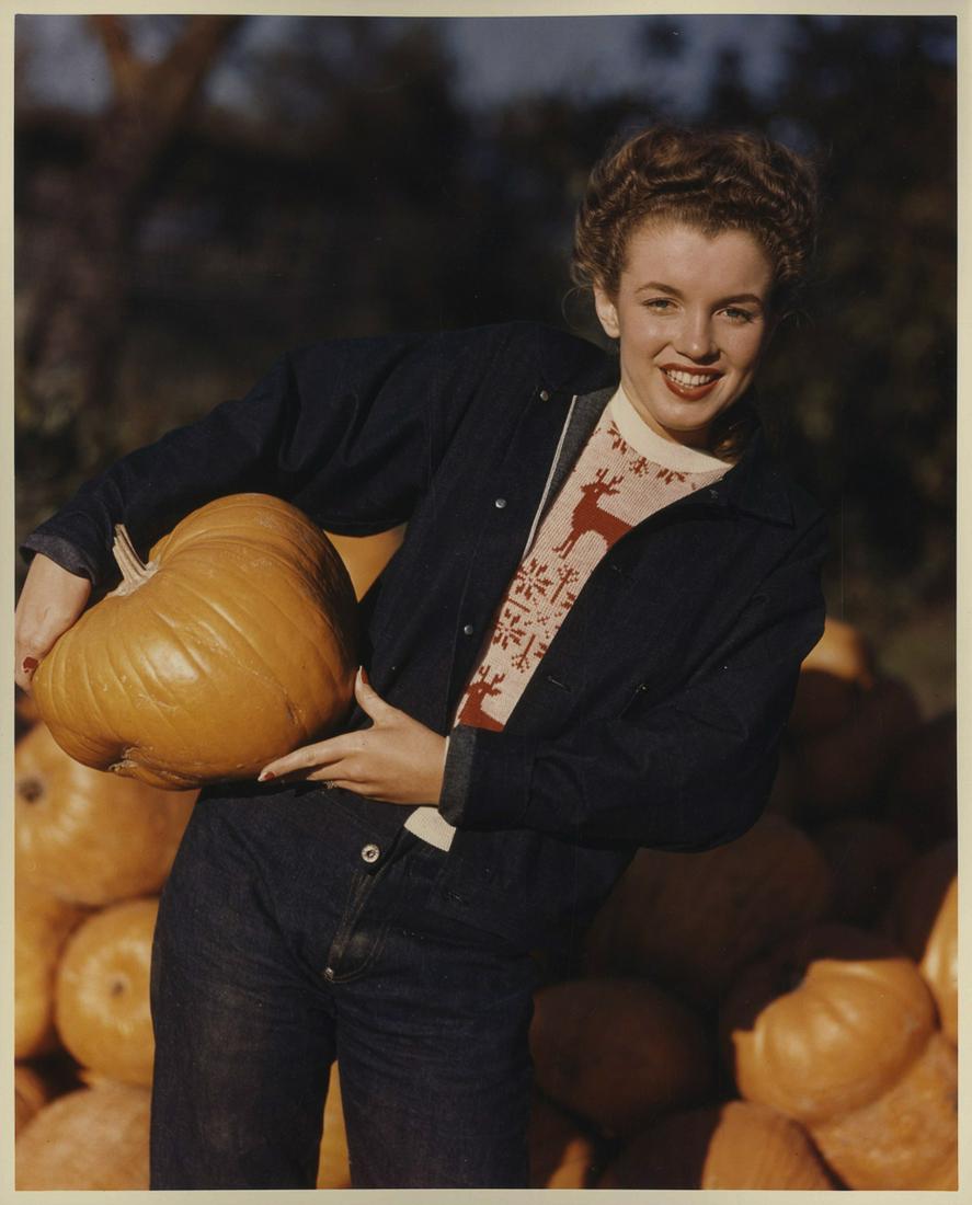 8'' x 10'' Photo of Marilyn Monroe by Andre de Dienes: Original 8'' x 10'' silver-gelatin photograph of the iconic Marilyn Monroe, taken by Andre de Dienes in 1945 during one of their first photo shoots, with Marilyn then still known as Norma Jeane Baker.