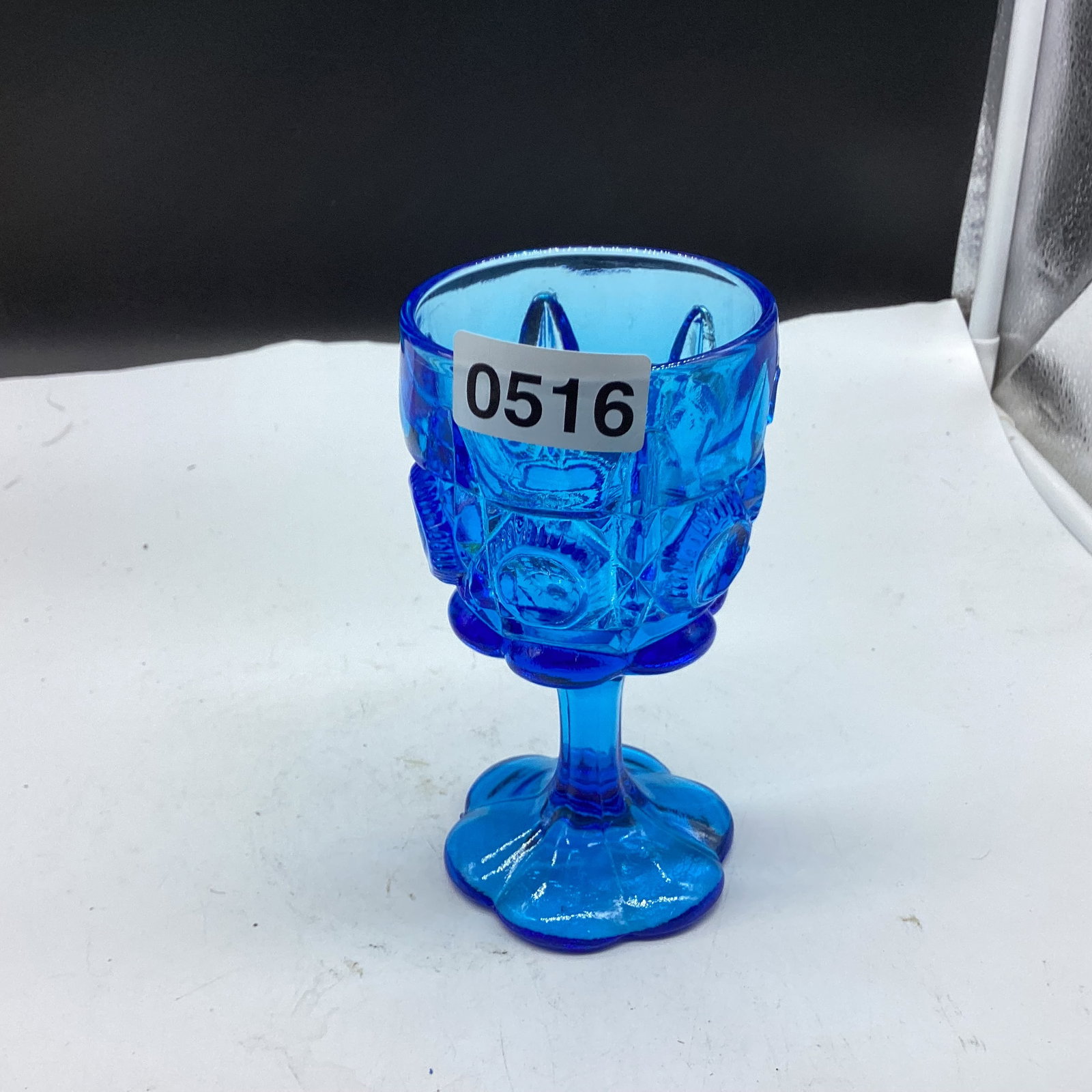 BLUE BULLSEYE & DAISY TUMBLER: 6" TALL GOOD SHAPE