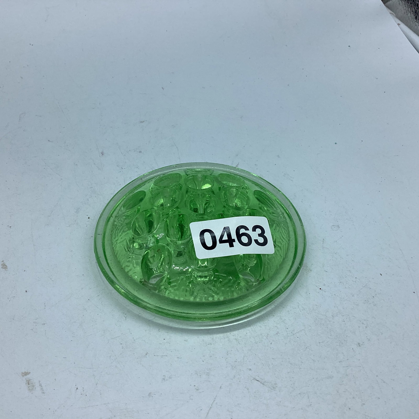 DEPRESSION GREEN URIANIUM GLASS FLOWER FROG (1 of 1)