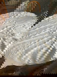 LINEN TABLE CLOTH: 44" X 68" GOOD SHAPE