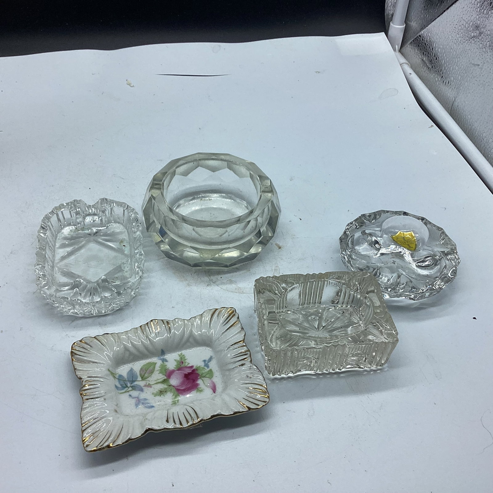 5 ASH TRAYS (1 of 1)