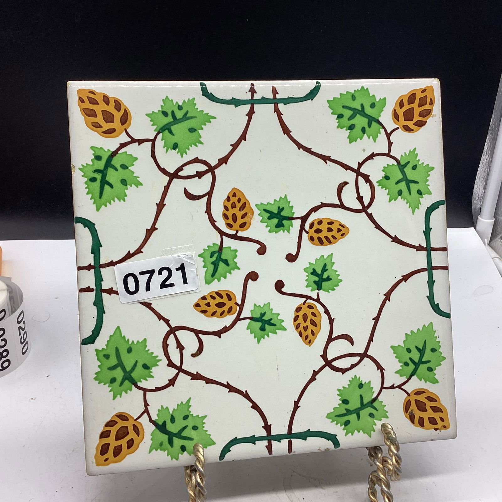 CERAMIC TILE TRIVET WALL PLAQUE: 8" GOOD SHAPE