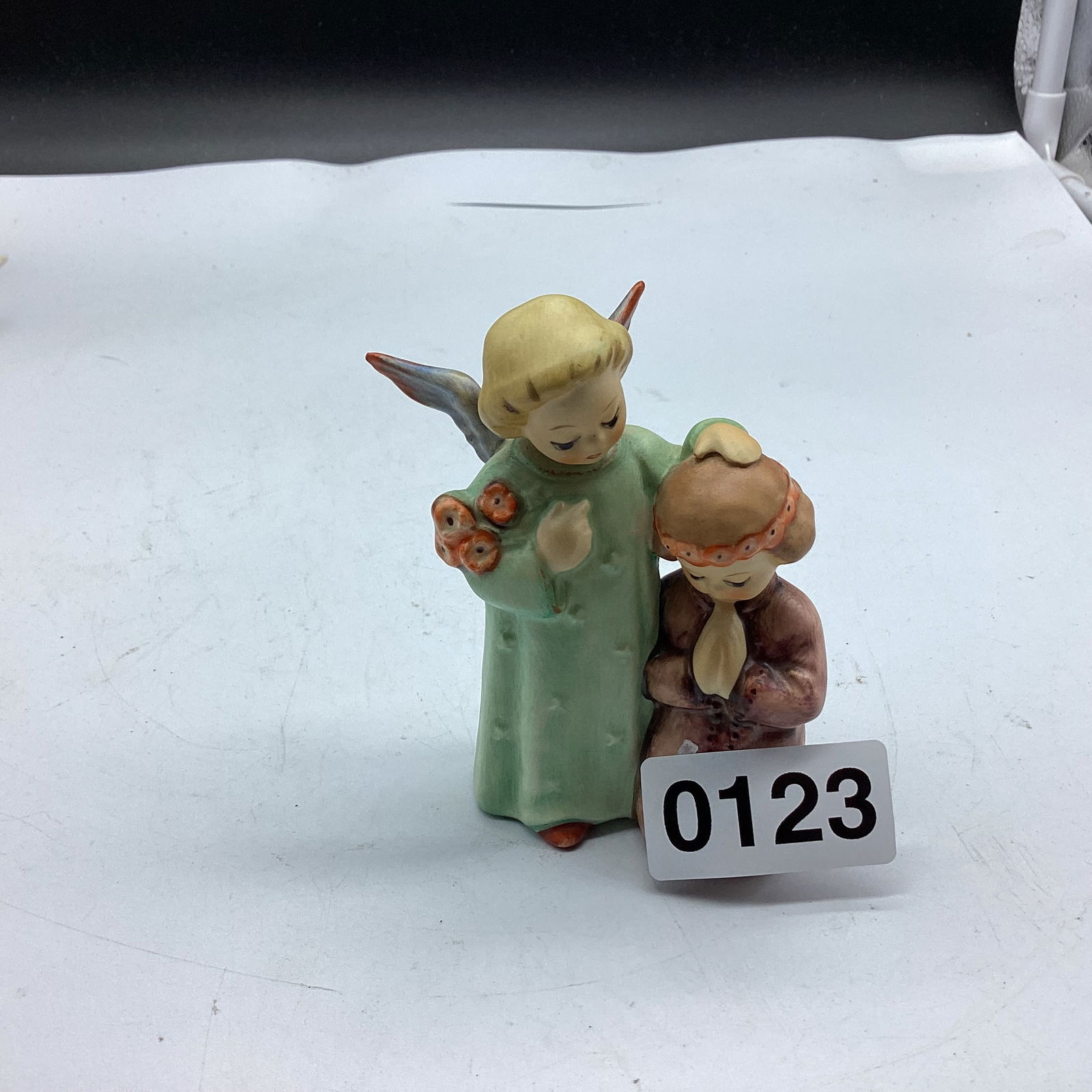 VINTAGE GOBEL HUMMEL FIGURINE LITTLE GUARDIAN #145 (1 of 2)