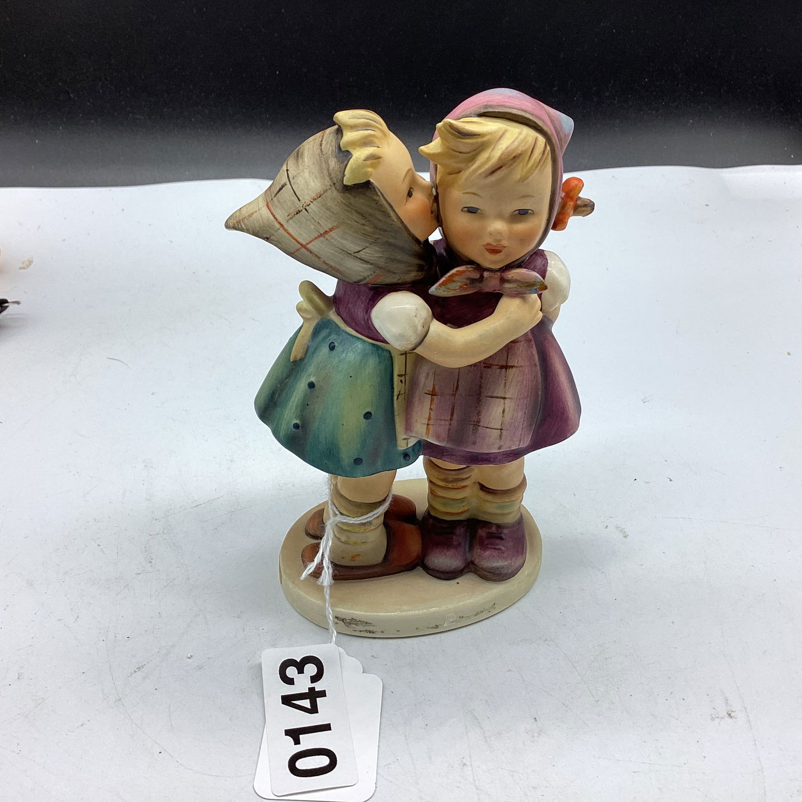 VINTAGE GOBEL HUMMEL FIGURINE 1948  TELLING HER SECRET #196 (1 of 2)