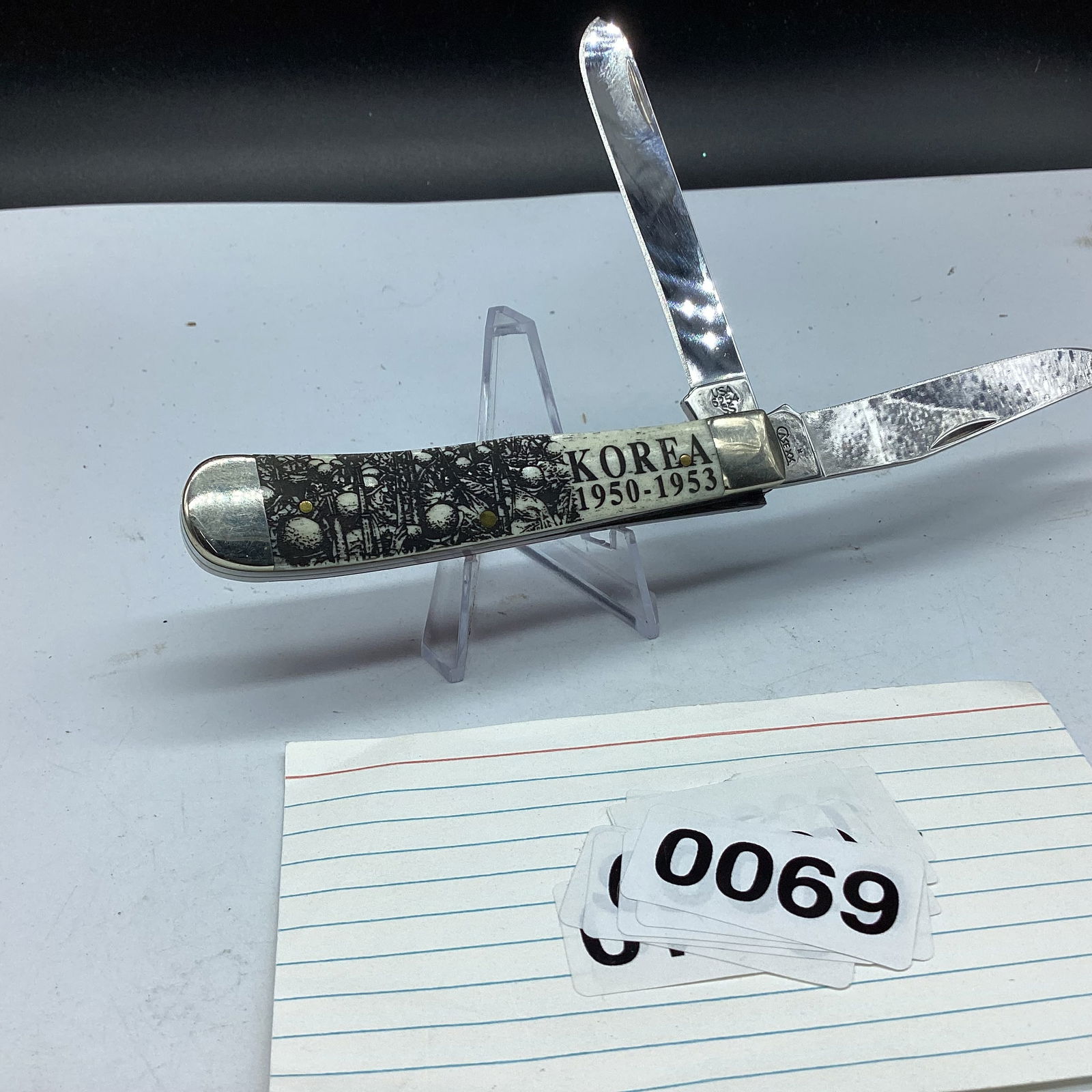 case xx 2007 korea magician knife: red on one side natural on the other never used or carried