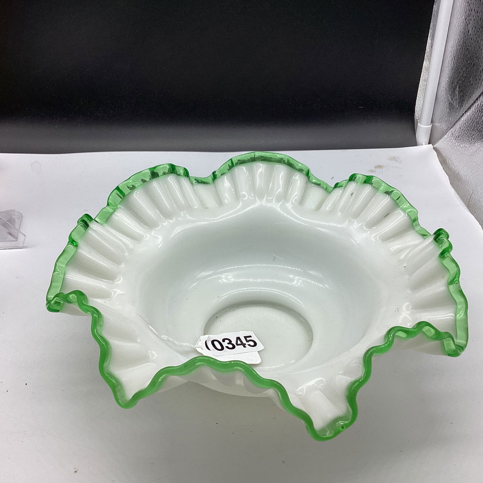 FENTON EMERALD CREST CRIMPED BOWL (1 of 2)