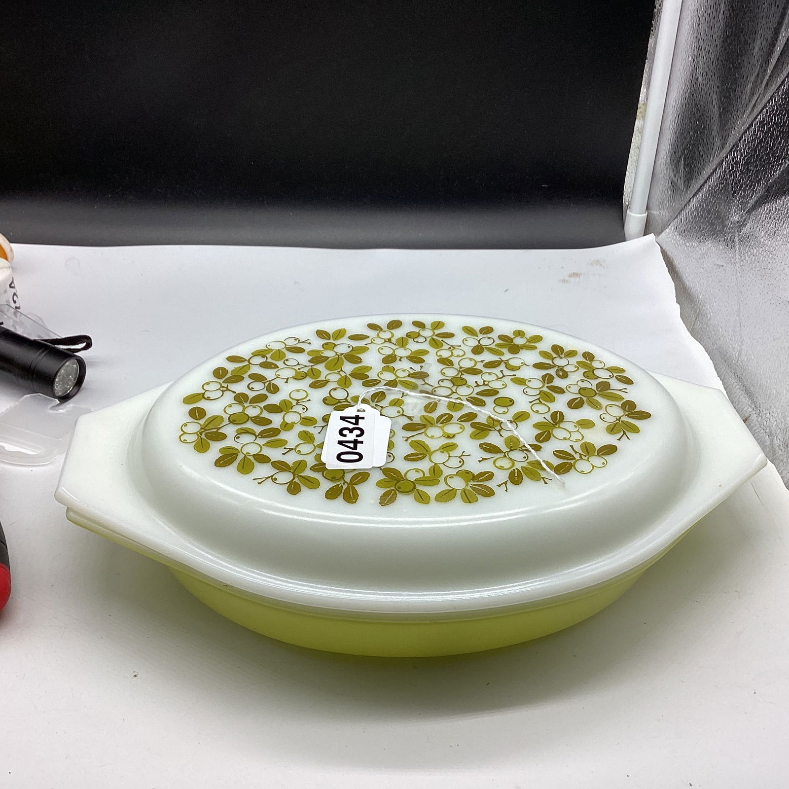 VINTAGE PYREX VERDE GREEN OLIVE CASSEROLE DISH: 9 X 13 GOOD SHAPE