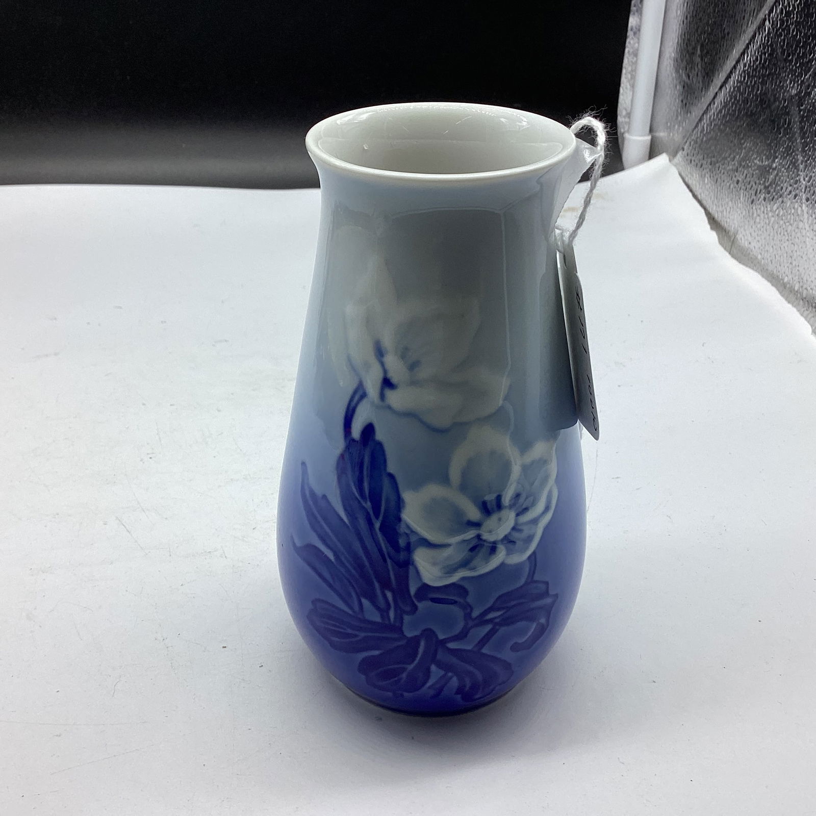 ROYAL KCOPENHAGEN BLUE VASE MADE IN DENMARK: 5 1/4 TALL GOOD SHAPE