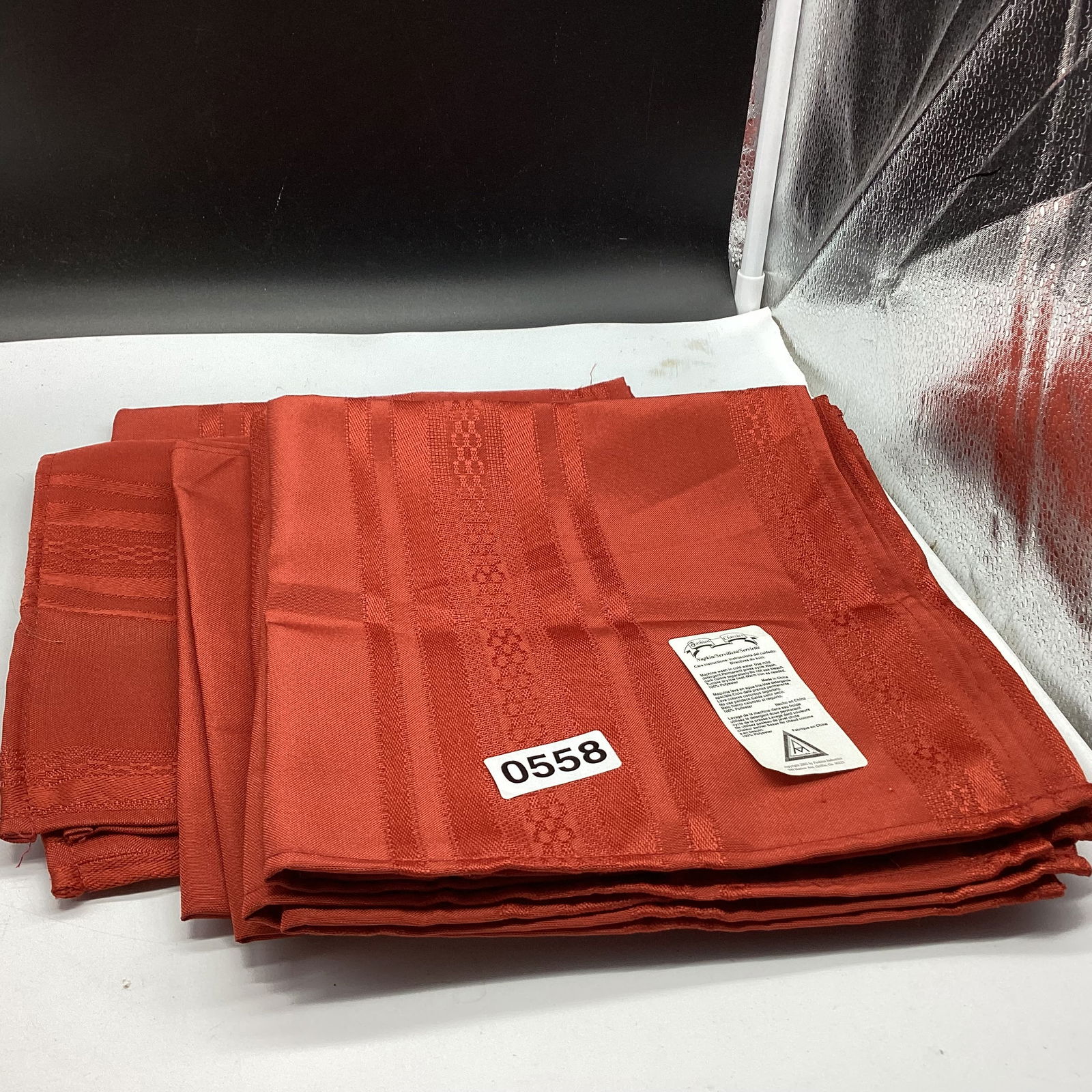 8 POLYSTER NAPKINS: 19" X 19" NEVER USED