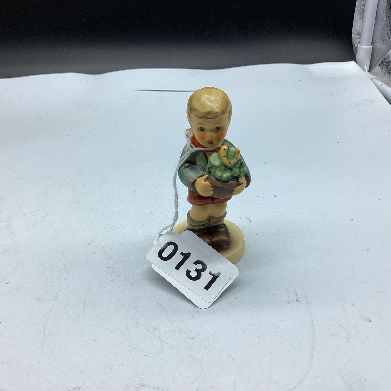VINTAGE GOBEL HUMMEL FIGURINE LUCKY CHARMER #2071 (1 of 2)