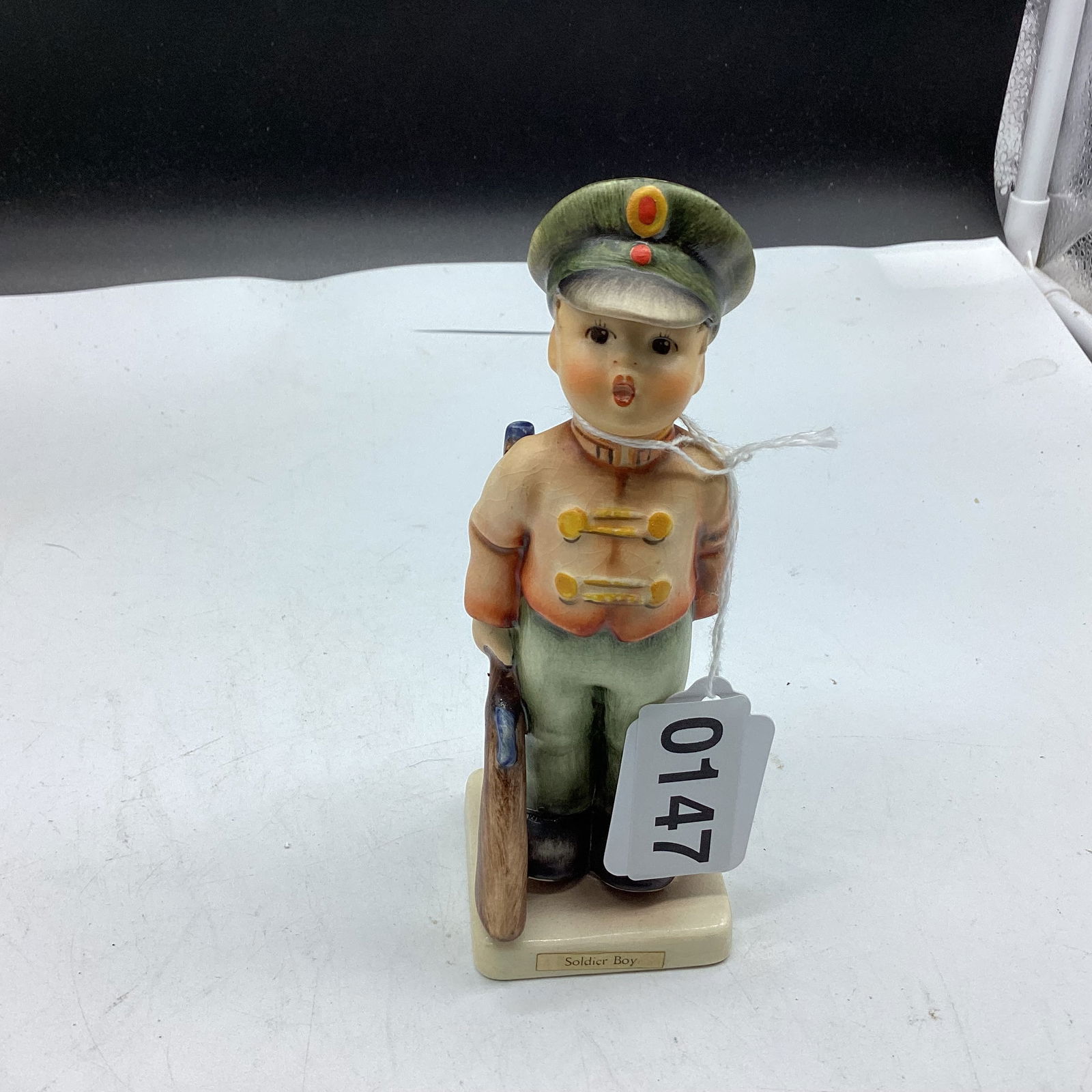 VINTAGE GOBEL HUMMEL FIGURINE SOLDIER BOY #332 (1 of 2)