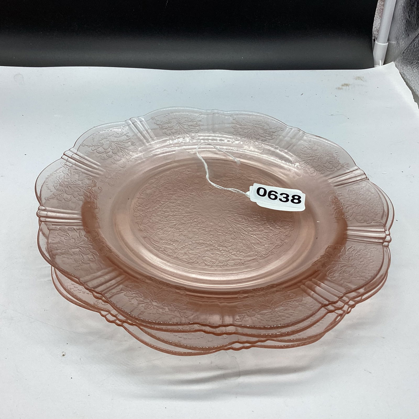 4 DEPRESSION AMERICAN SWEETHEART DINNER PLATES: 9 3/4" WIDE GOOD SHAPE