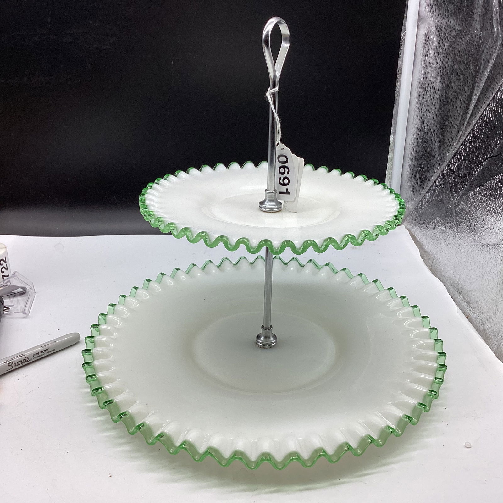FENTON EMERALD CREST 2 TIER TIB BIT TRAY (1 of 3)