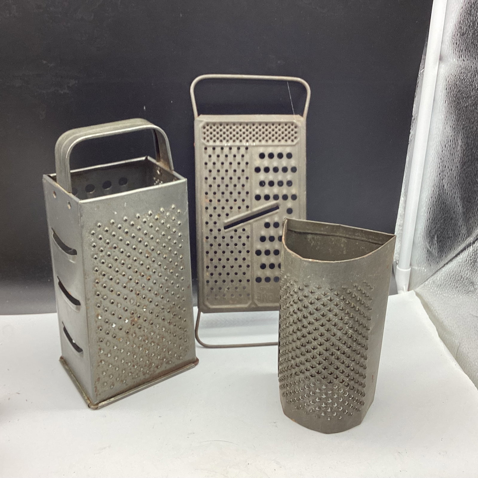 3 VINTAGE KITCHENWARE GRATERS: GOOD SHAPE