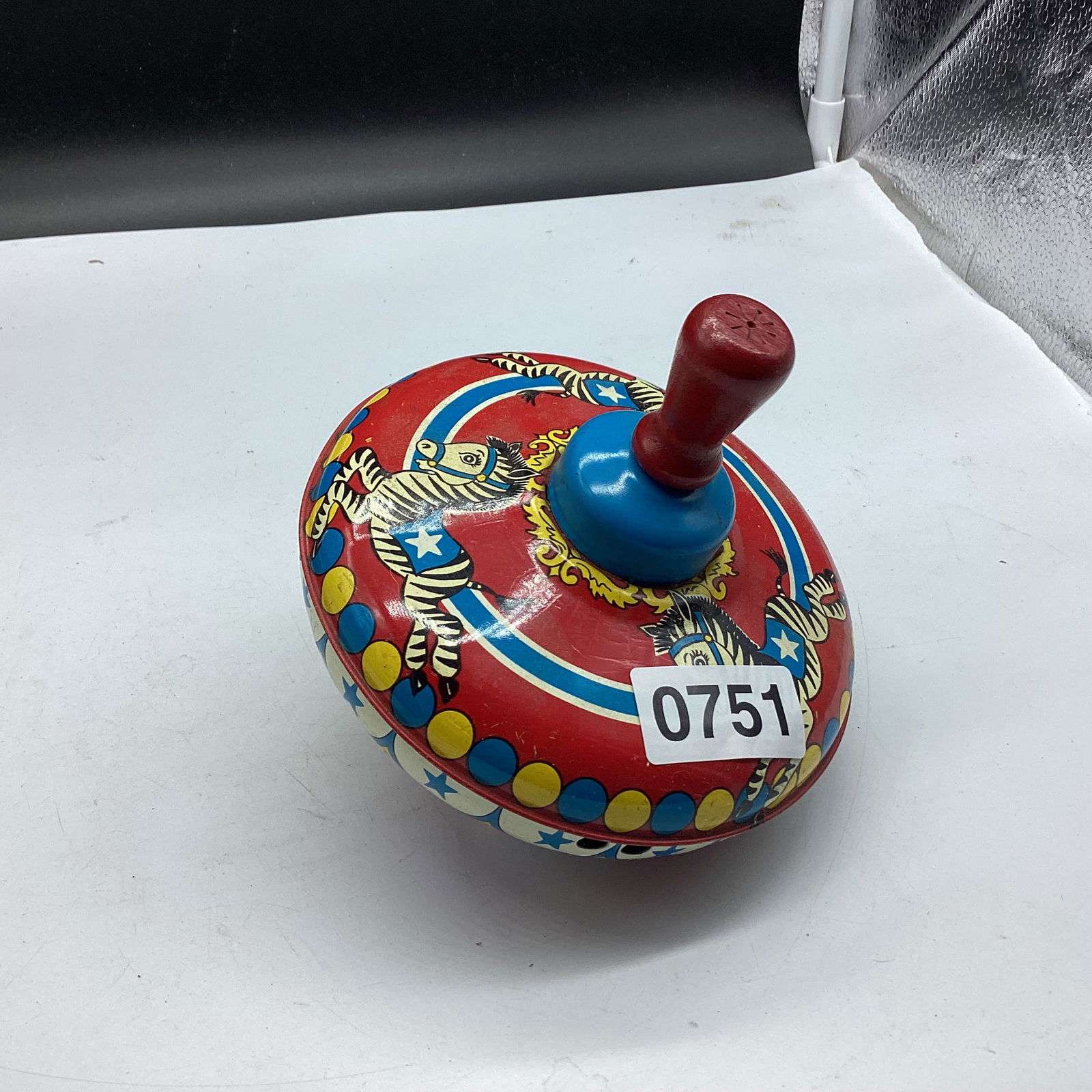 VINTAGE METAL OHIO ART CO. SPIN TOP TOY: 5 X 5 1/2 GOOD SHAPE