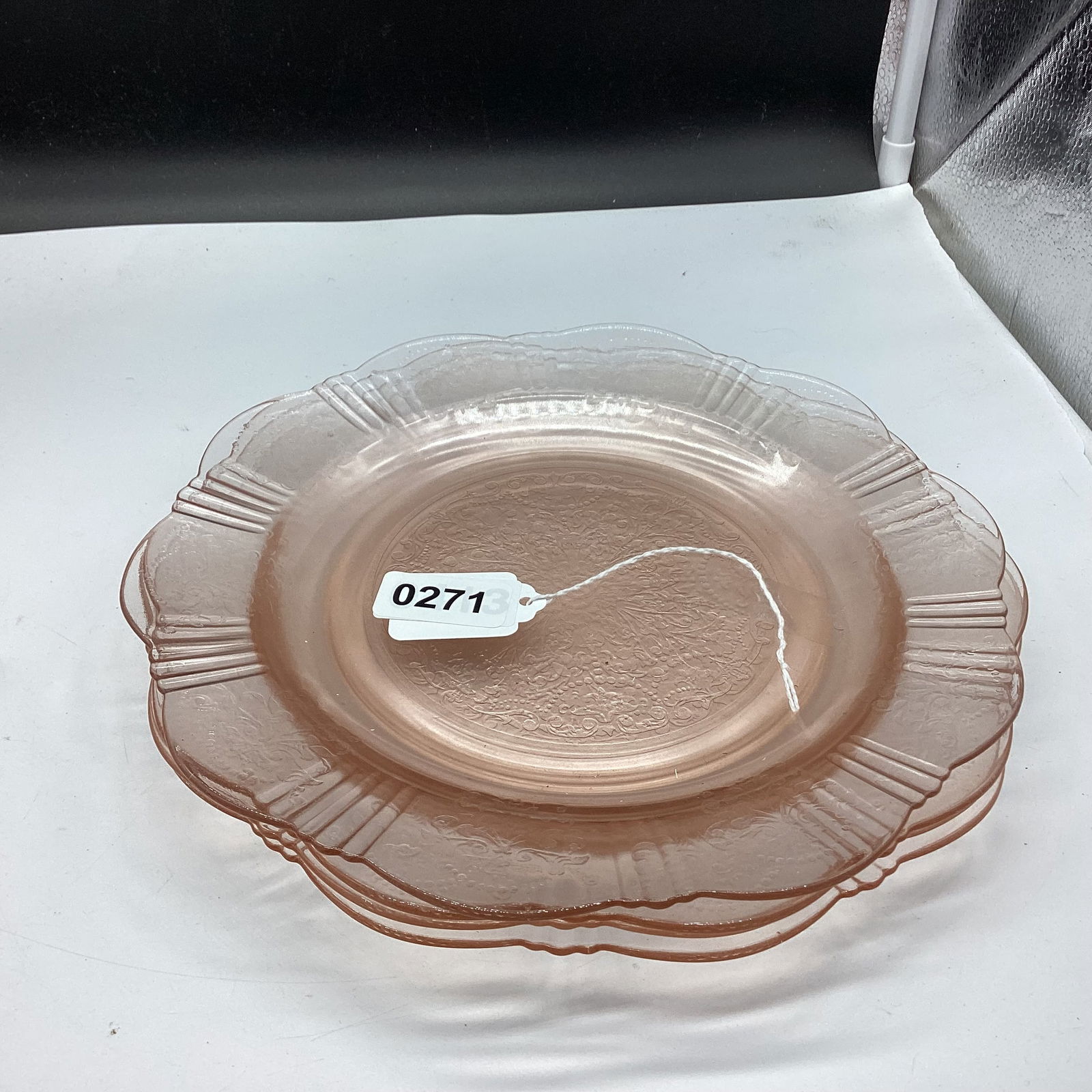 4 DEPRESSION AMERICAN SWEETHEART DINNER PLATES: 10" WIDE GOOD SHAPE