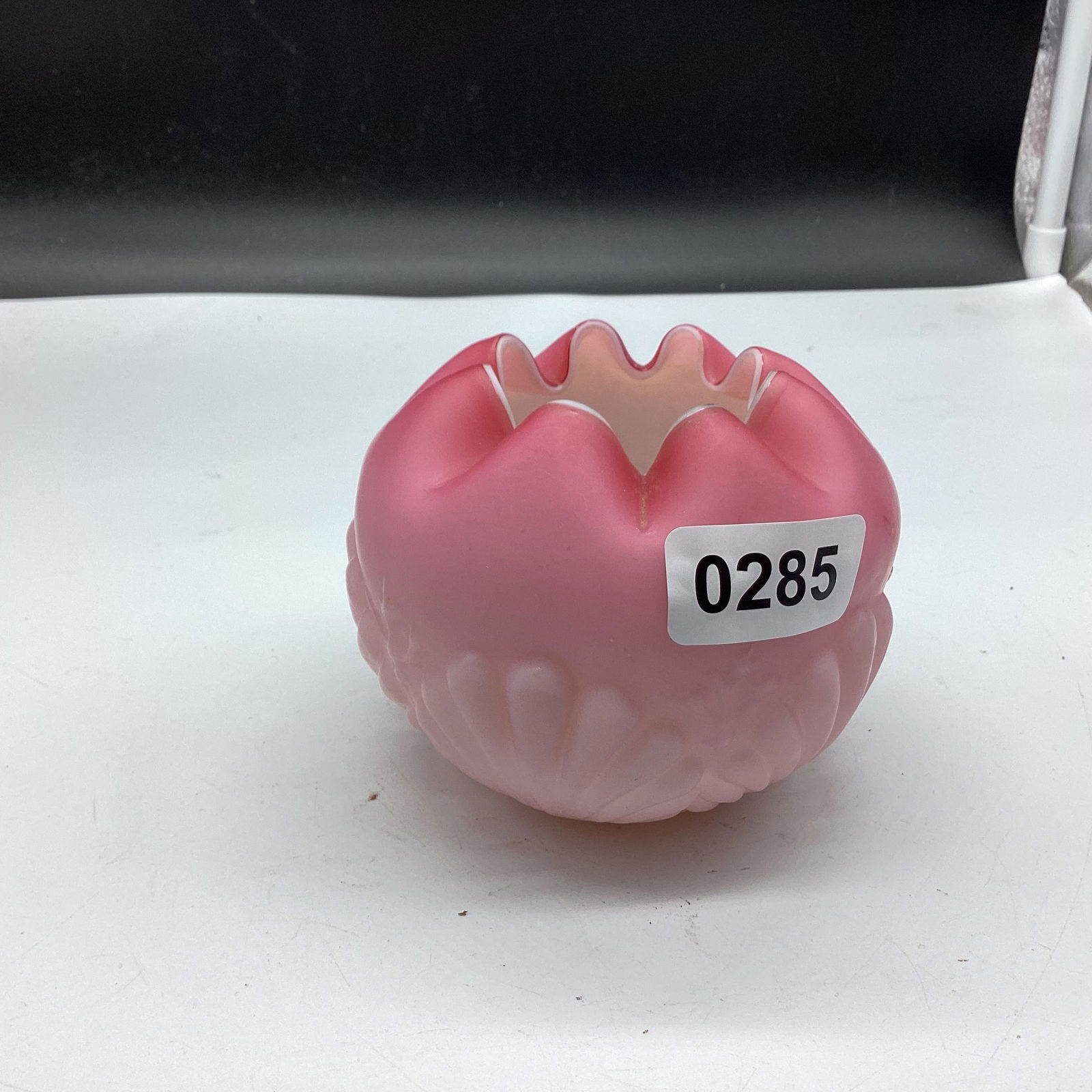 HAND BLOWN ART GLASS SEA WEED & SHELL ROSE BOWL: 3 1/2" TALL GOOD SHAPE