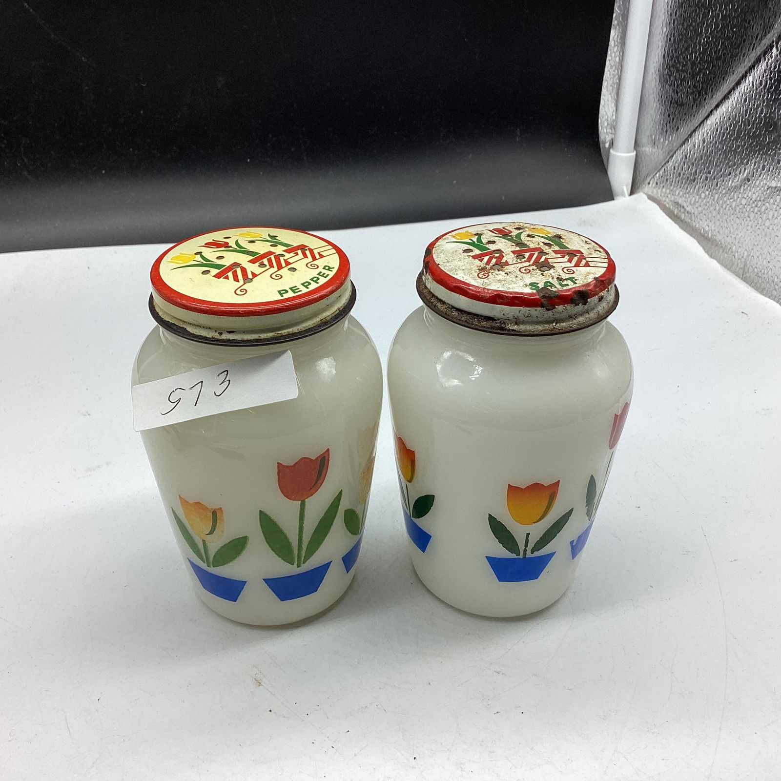 VINTAGE FIRE KING TULIP SALT & PEPPER SET (1 of 1)