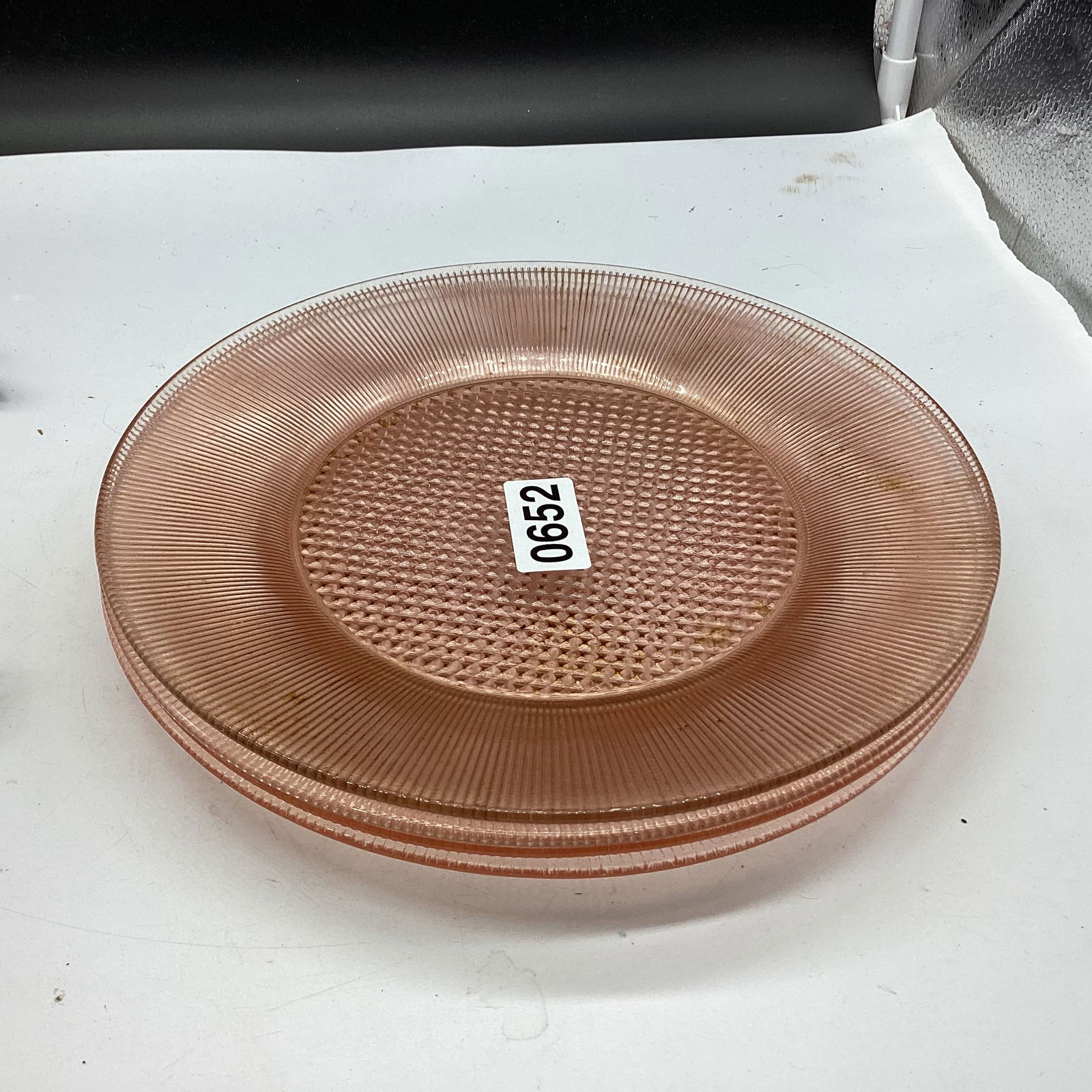 4 DEPRESSION HOMESPUN DINNER PLATES: 9 1/4" WIDE GOOD SHAPE