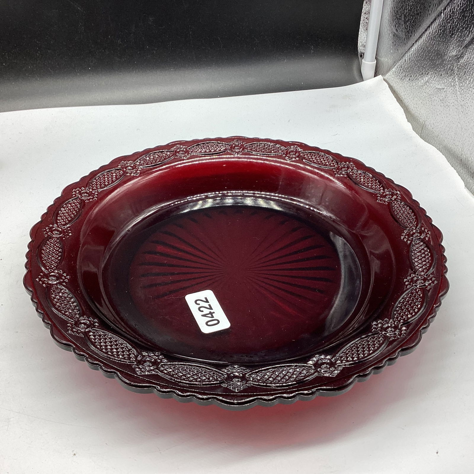 AVON CAPE COD PIE PLATE (1 of 1)