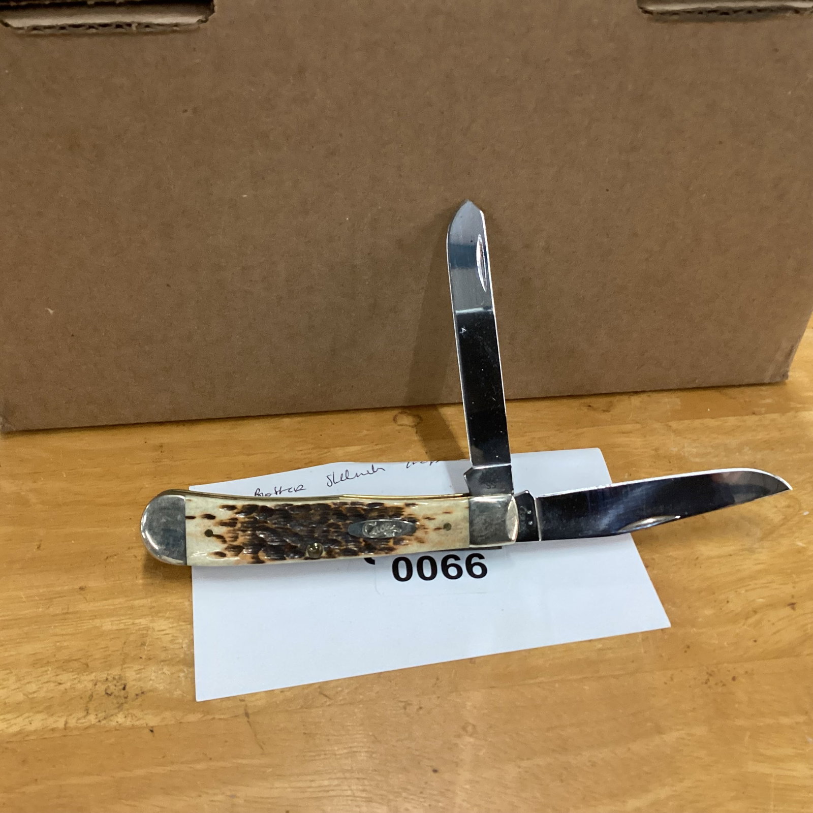 CASE XX 2005 AMBER BONE TRAPPER (1 of 2)