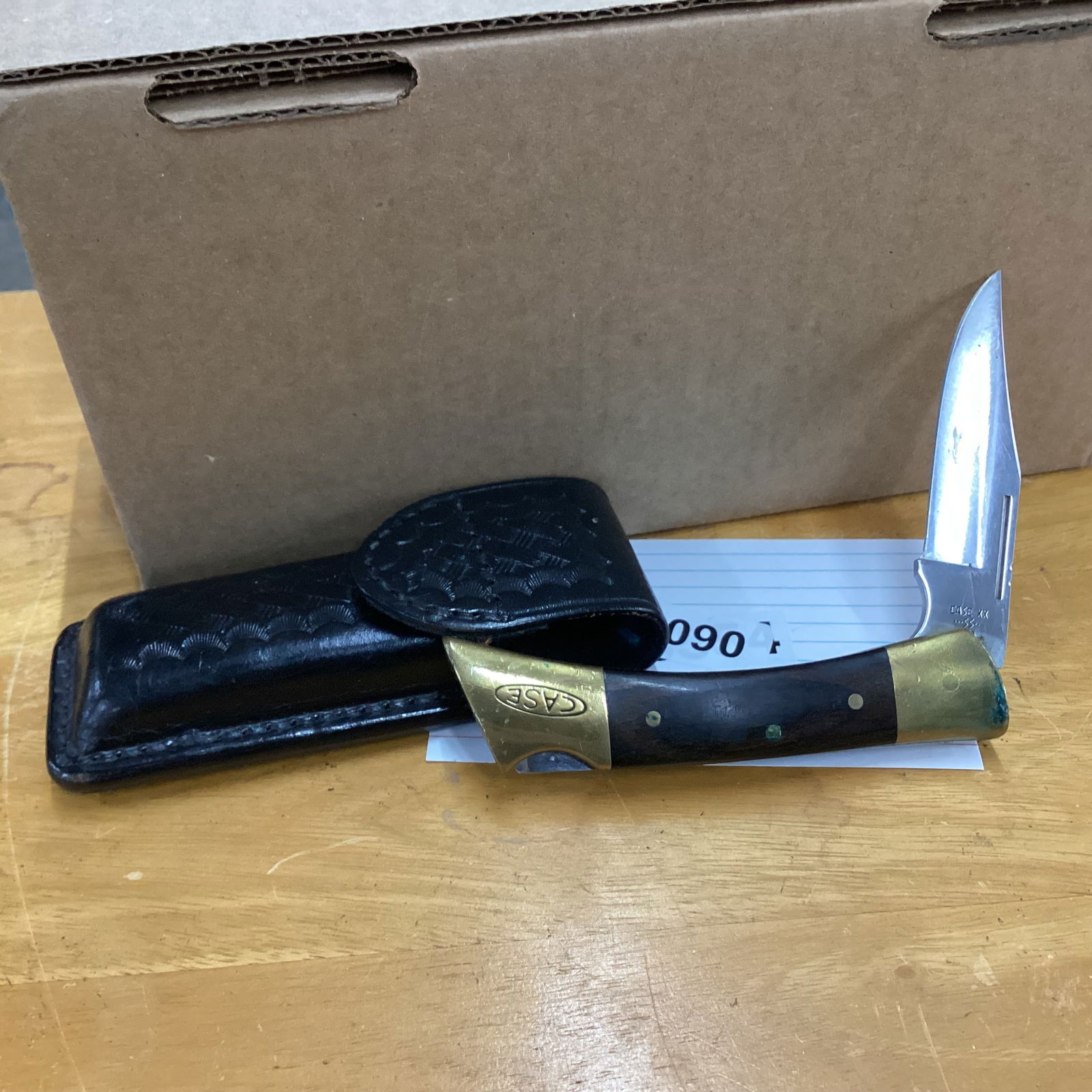 CASE XX 1985 SHARK WIH SHEATH: never used or carried