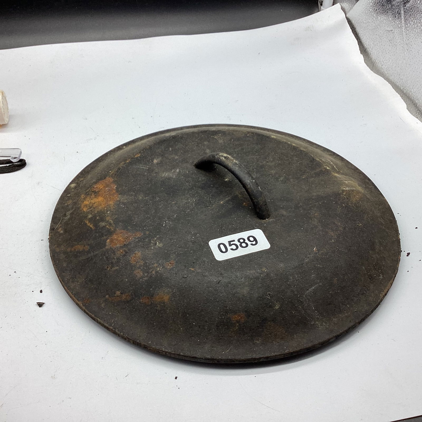CAST IRON DUTCH OVEN LID (1 of 2)