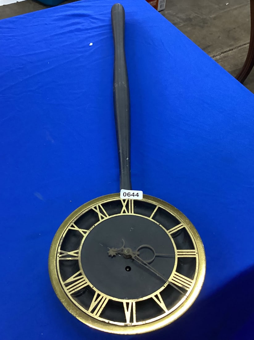 VINTAGE BRASS CLOCK W/METAL HANDLE (1 of 3)