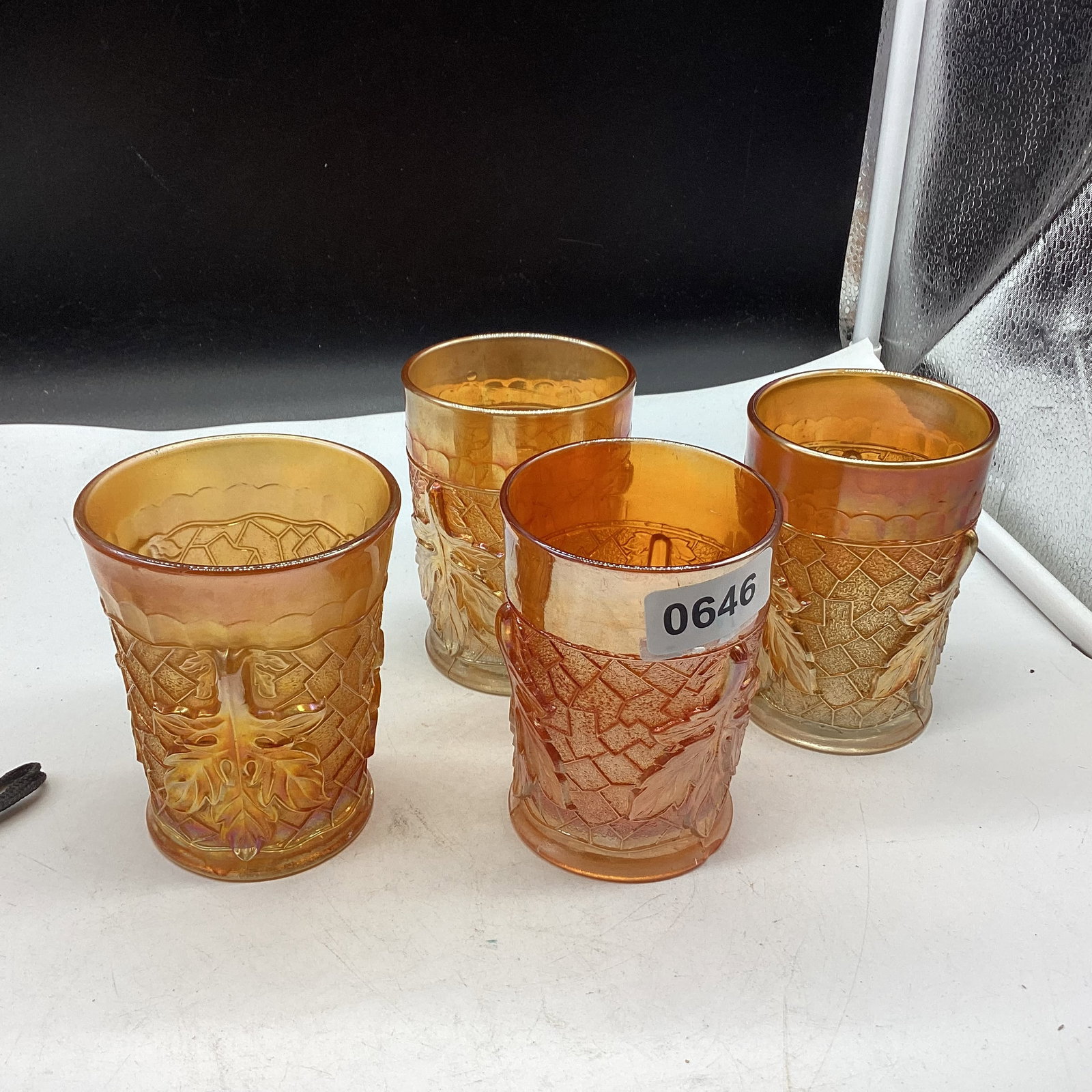 4 VINTAGE CARNIGVAL MAPLE LEAF PATTERN GLASSES BY DUGAN: 4" TALL GOOD SHAPE