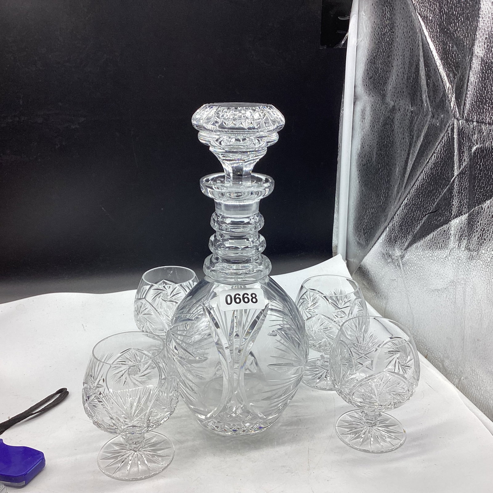 VINTAGE BRILLIANT CUT GLASS DECANTER W/4 SHOT GLASSES SIGNED HAWKES (1 of 3)