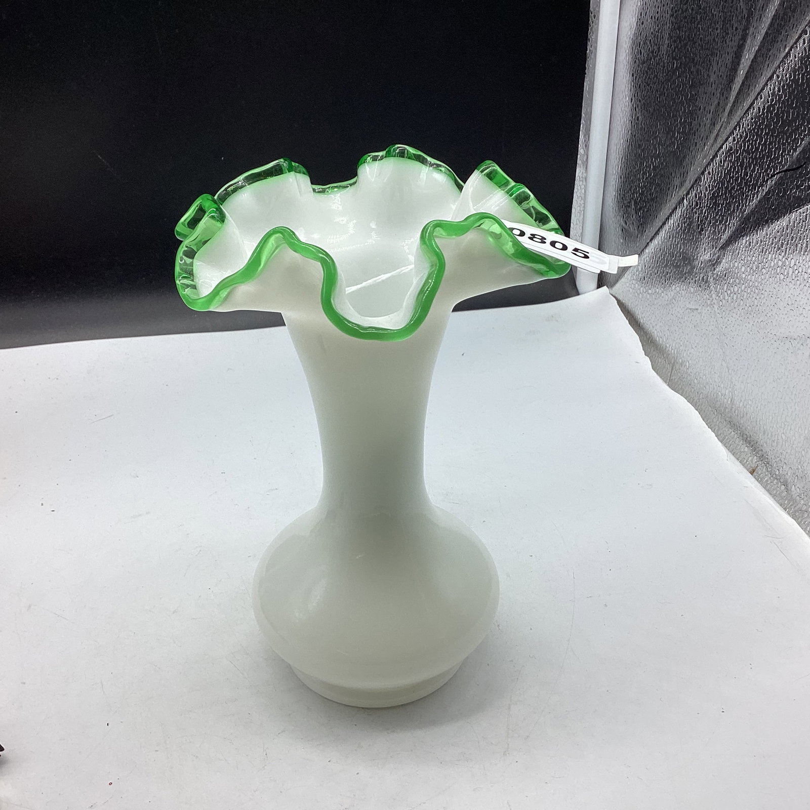 FENTON EMEREALD CREST VASE (1 of 1)