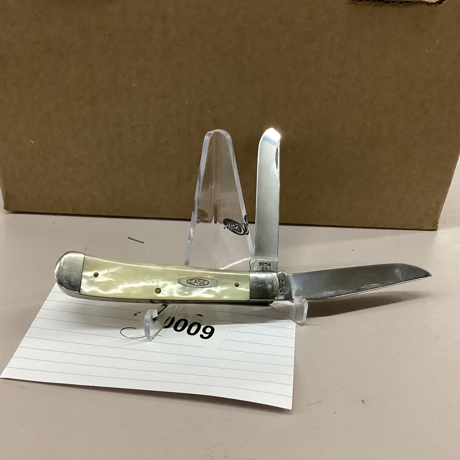 CASE XX 1992 CORLEION HANDLED GOLD PERAL TRAPPER: IMITAITON PEARL HANDLE NEVER USED