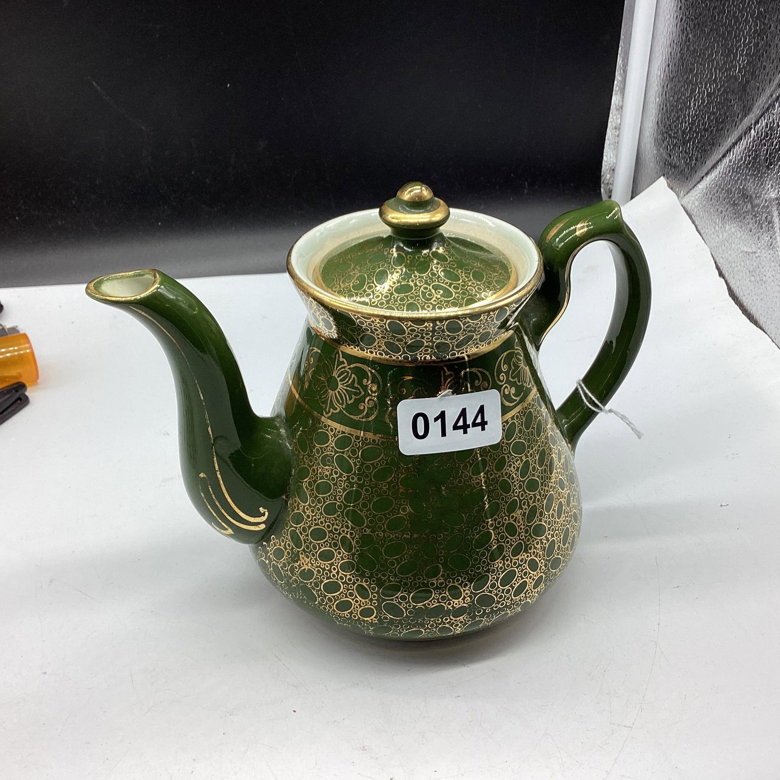GOLD TRIM HALL TEA POT (1 of 1)