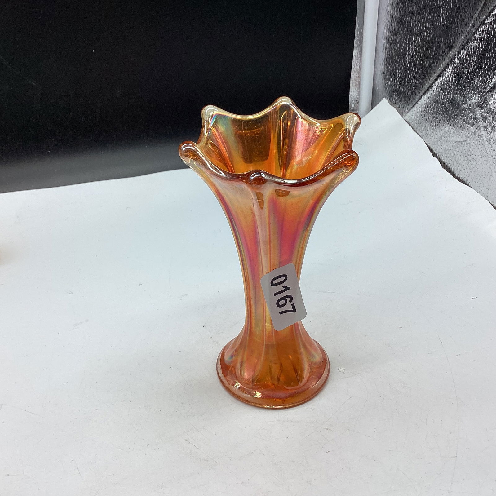 VINTAGE MERIGOLD RIBBED CARNIVAL VASE: 5 1/2" TALL GOOD SHAPE