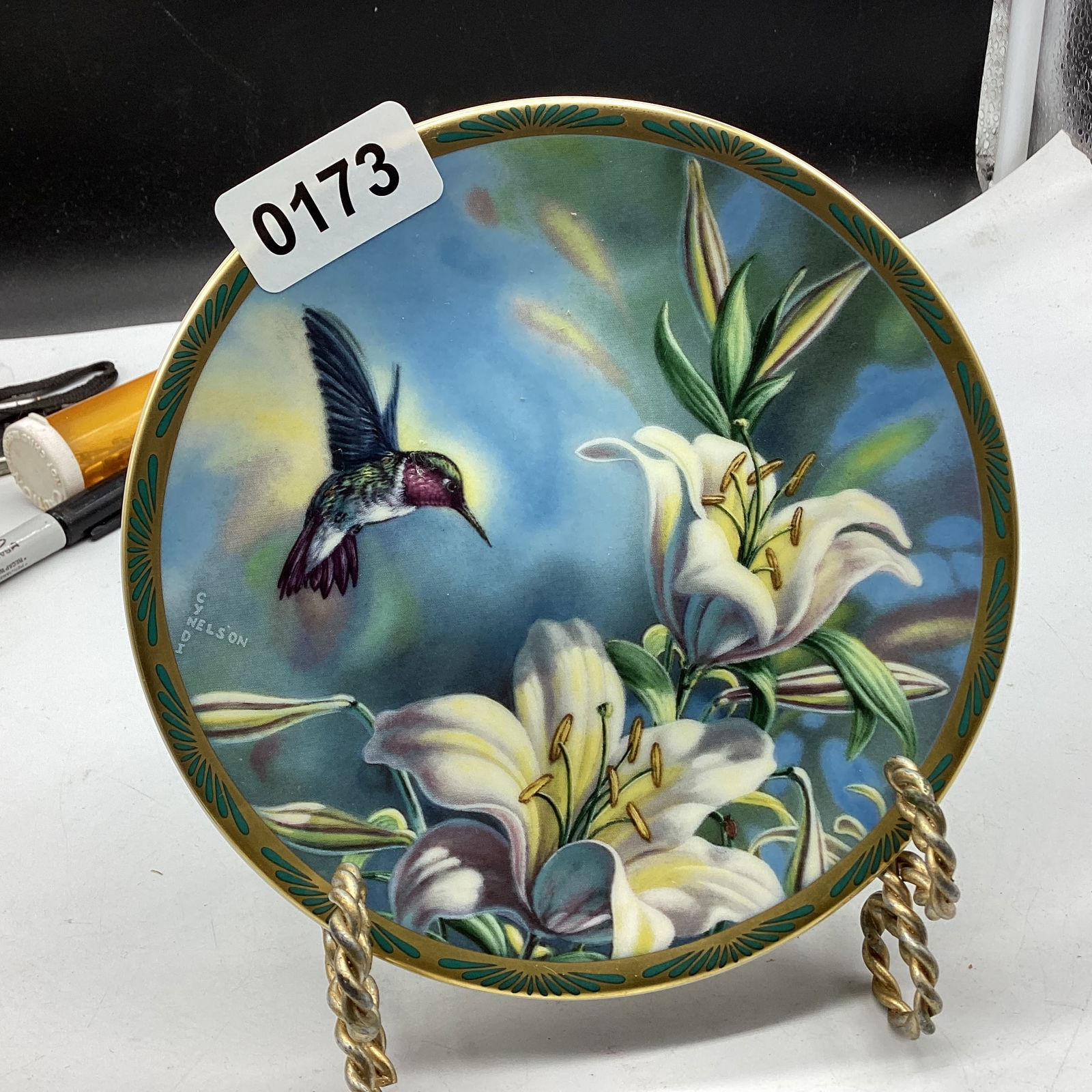 1989 HAND PAINTED GOLD TRIM PORCELIAN HUMMINGBIRD PLATE BY PICARD: 6 1/4" W GOOD SHAPE