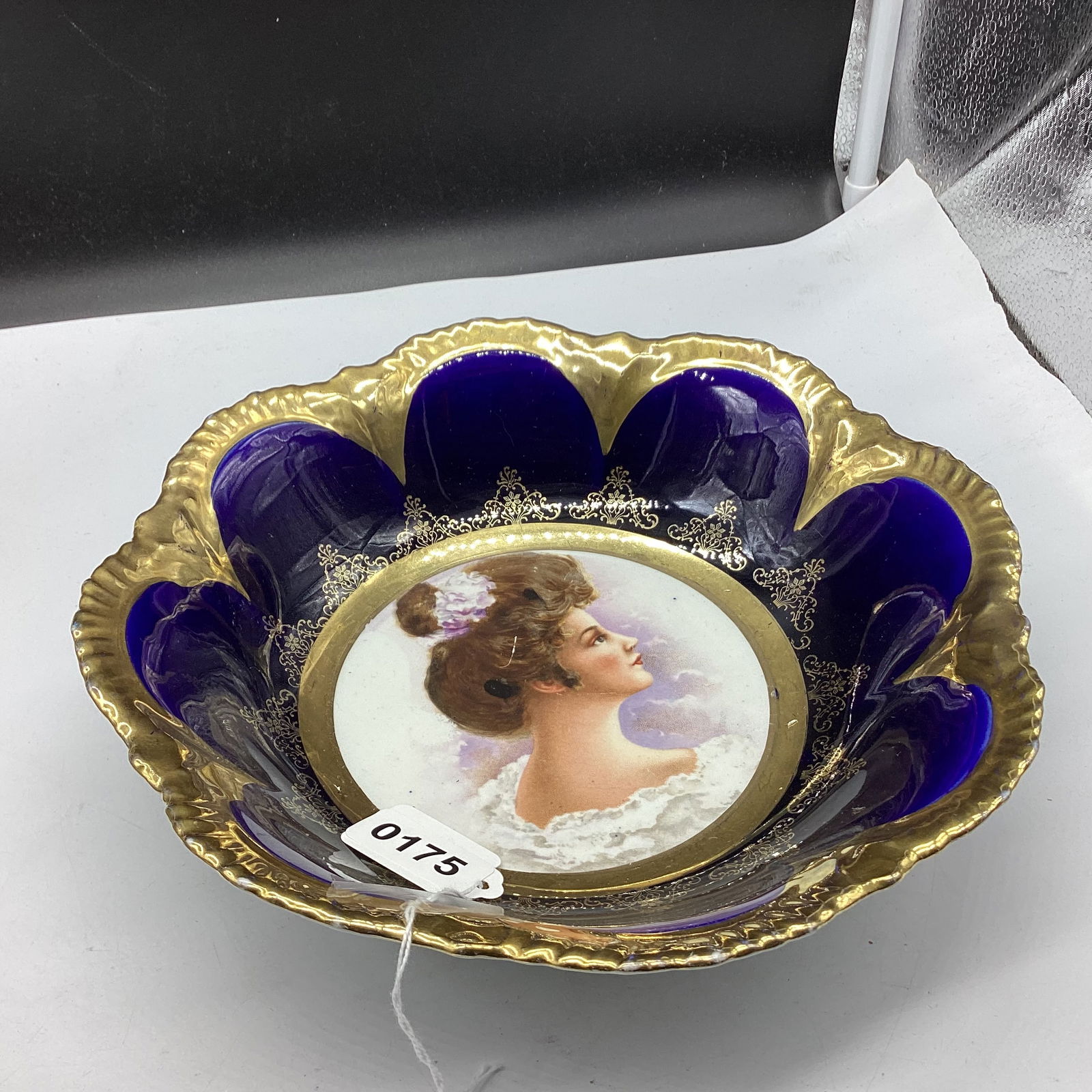 HAND PAINTED PORTAIT BOWL MADE BY EMPIRE: 2 1/2 X 10 GOOD SHAPE