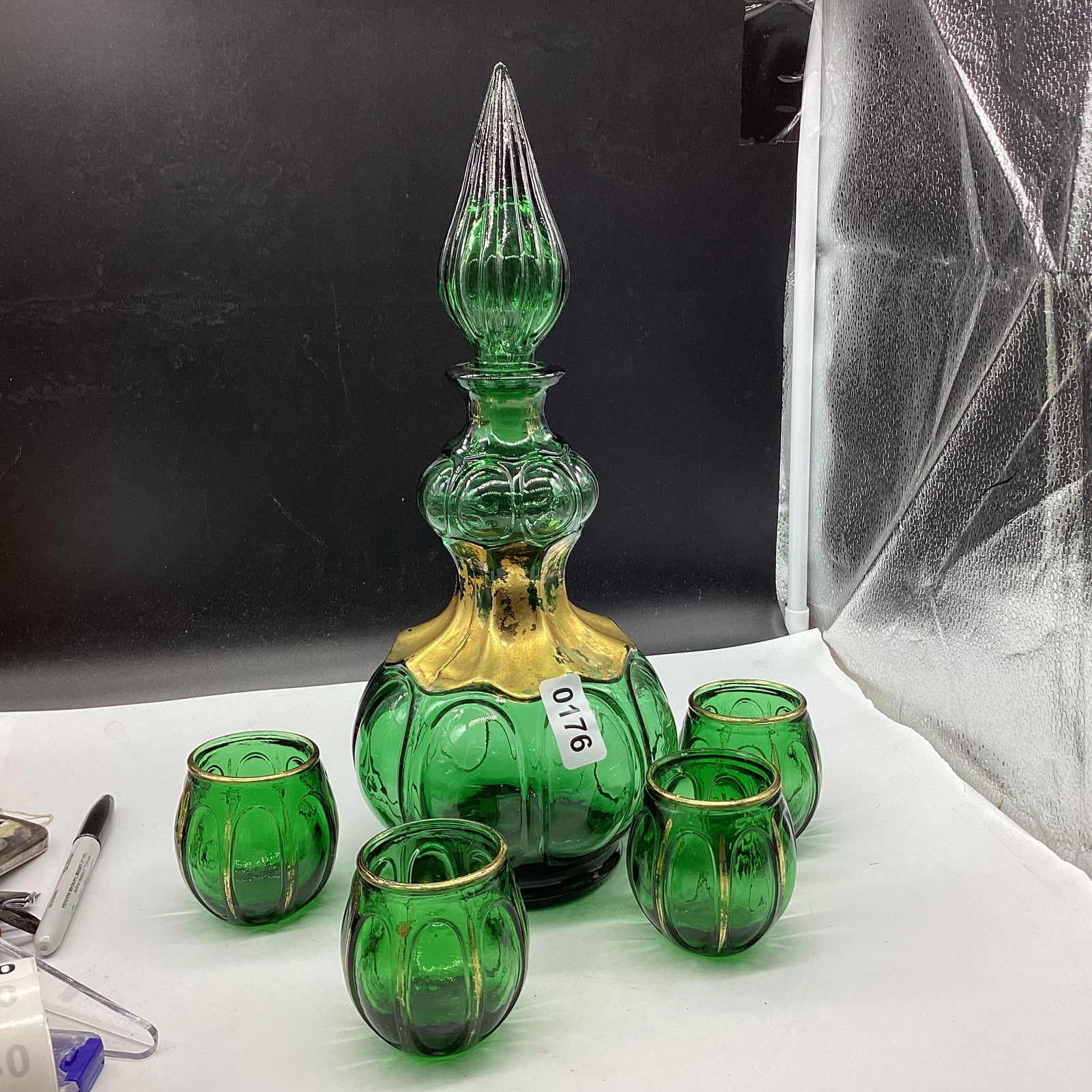 VICTORIAN GOLD TRIM GENIE DECANTER & 4 GLASSES: 14" TALL SOME PAINT MISSING