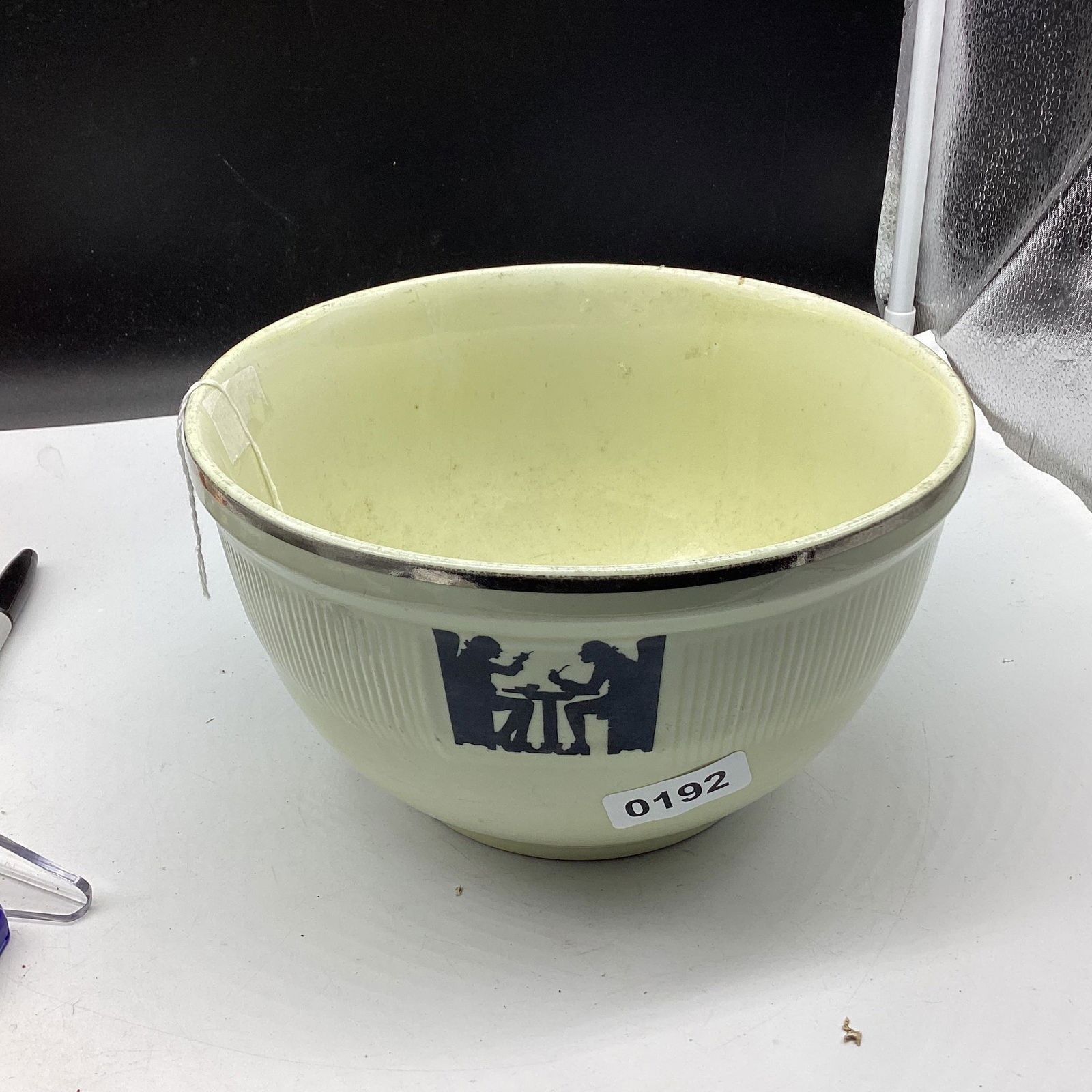 HALL SILOUTTEE MIXING BOWL (1 of 2)