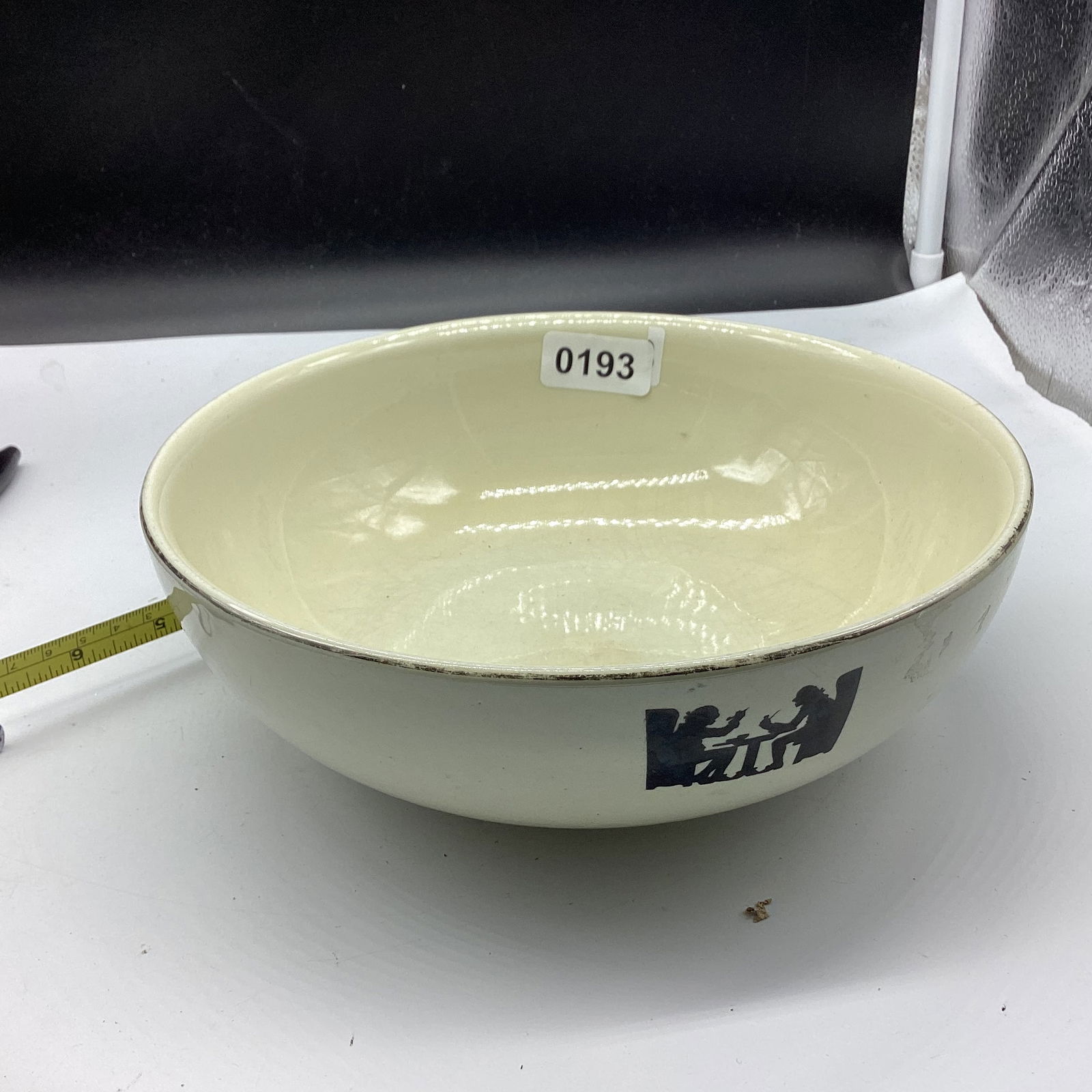 HALL SILOUTTEE SERVING BOWL (1 of 2)