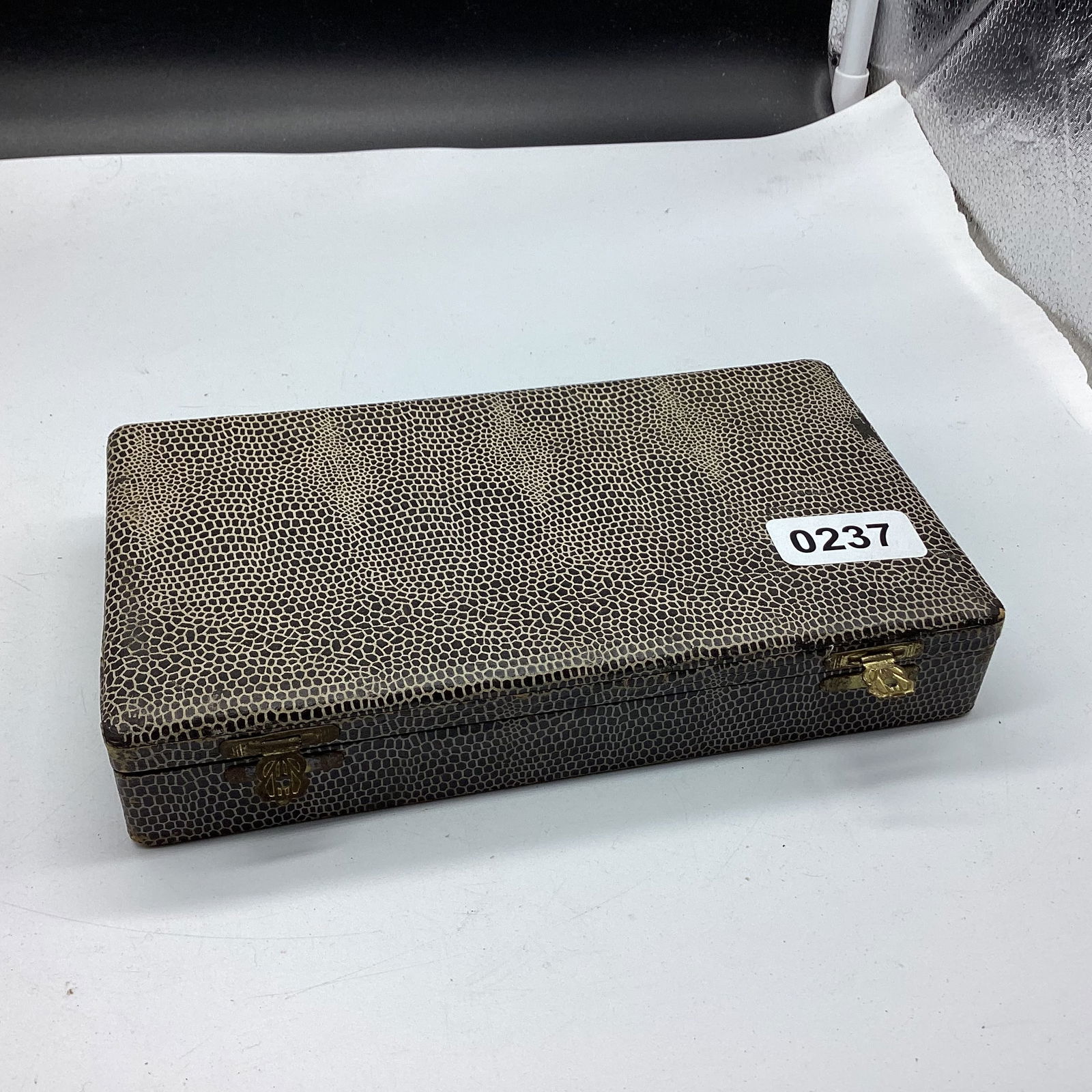SET OF BRASS GOLD SCALES W/ WEIGHTS IN ORIGNIAL BOX (1 of 2)