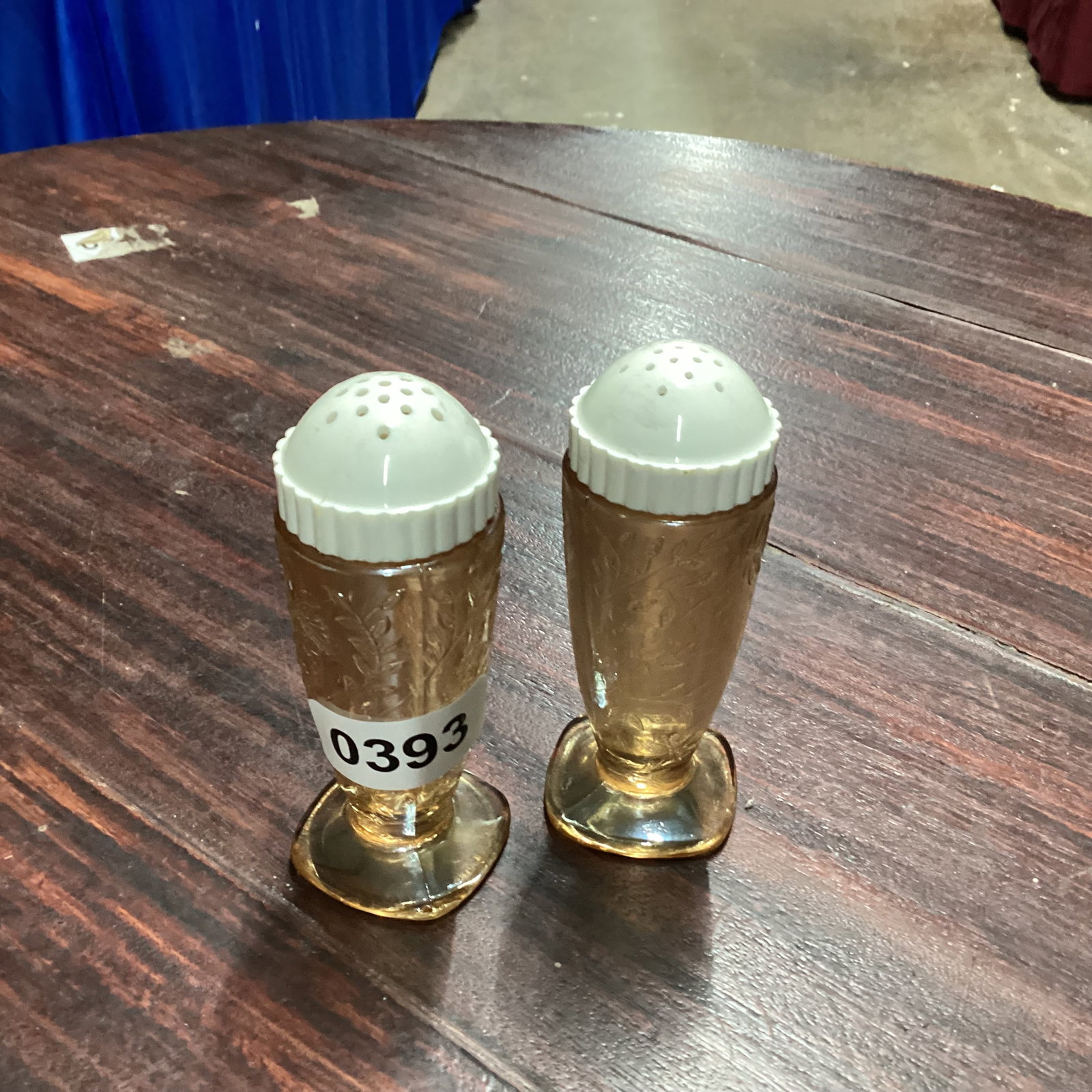 DEPRESSION FLORAGOLD SALT & PEPPER W/GOOD TOPS (1 of 2)