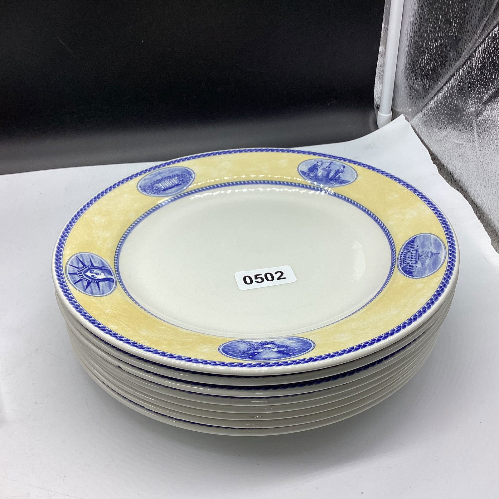 8 CHURCHILL ENGLAND DINNER PLATES (1 of 2)