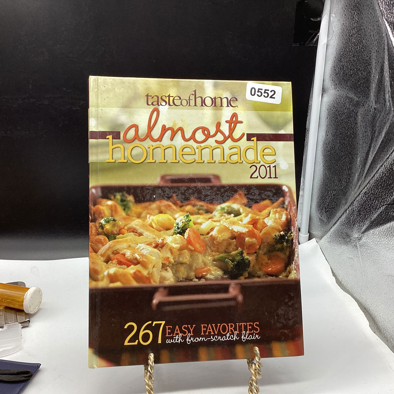 2011 TASTE OF HOME COOK BOOK: GOOD SHAPE