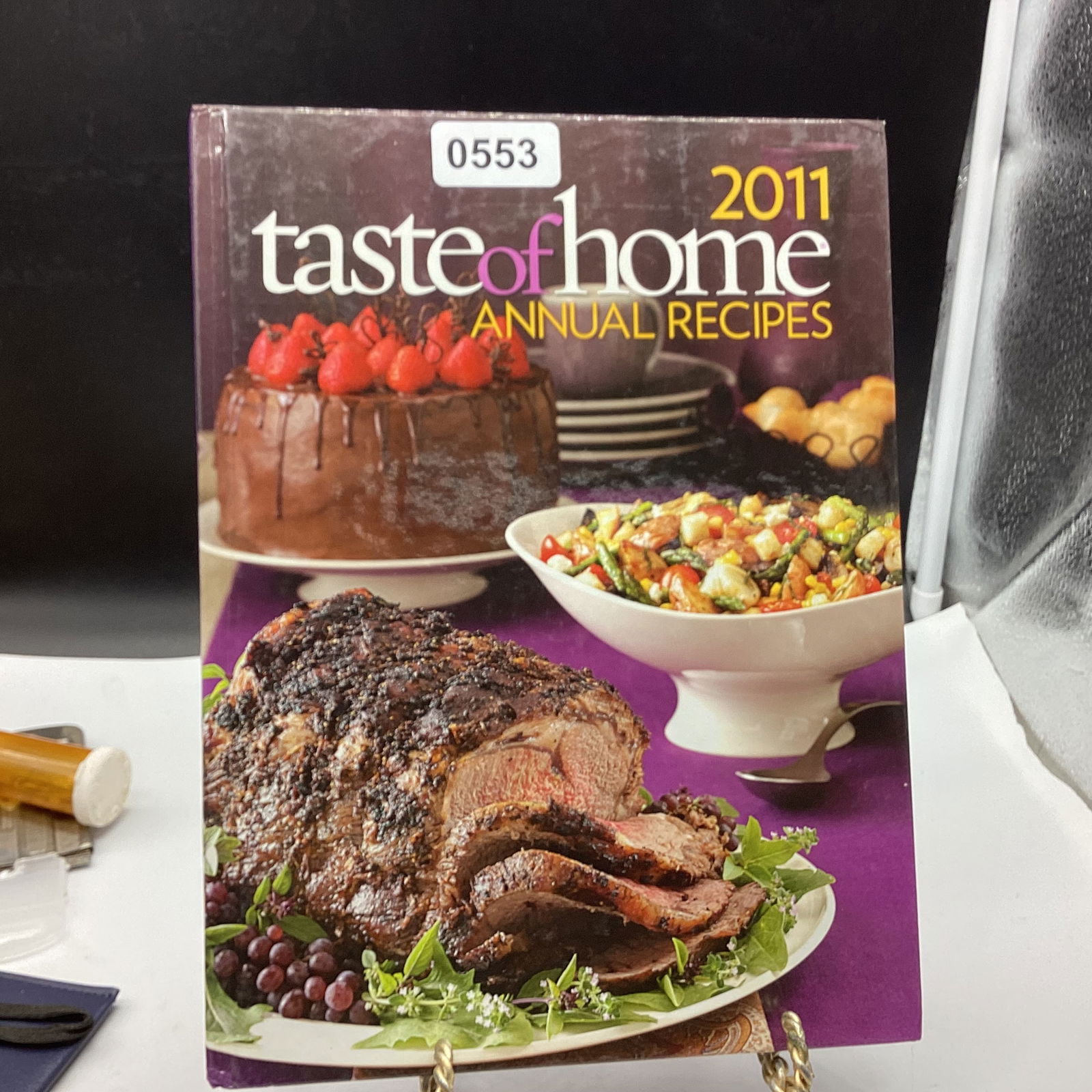 2010 TASTE OF HOME COOK BOOK: GOOD SHAPE