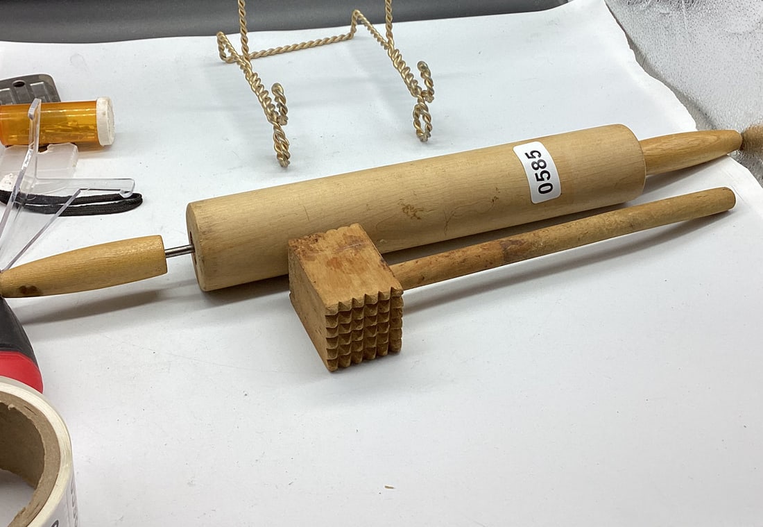 WOODEN ROLLING PIN AND TENDERISER: 17 1/2 AND 10" GOOD SHAPE