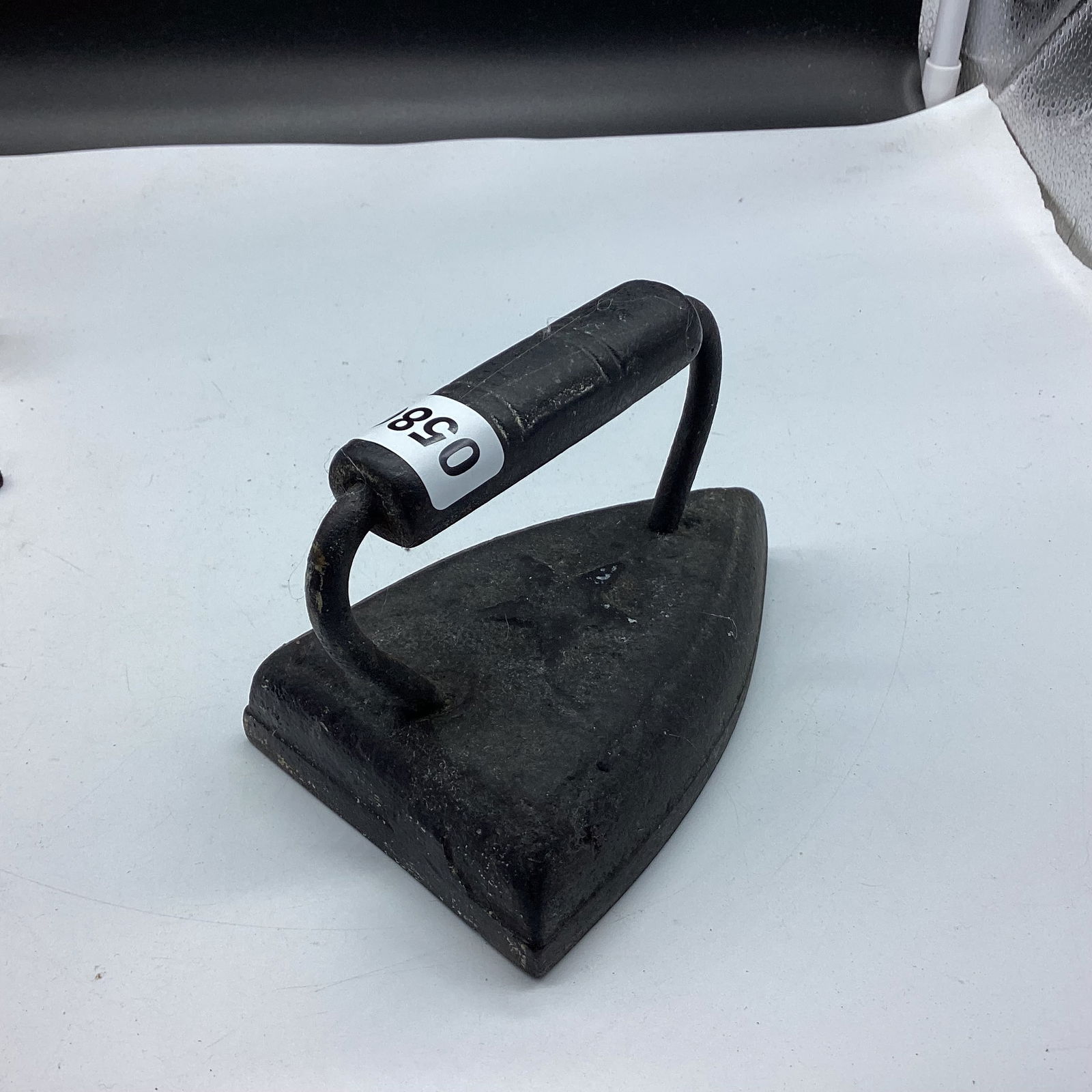 CAST IRON SMOTHING IRON (1 of 1)