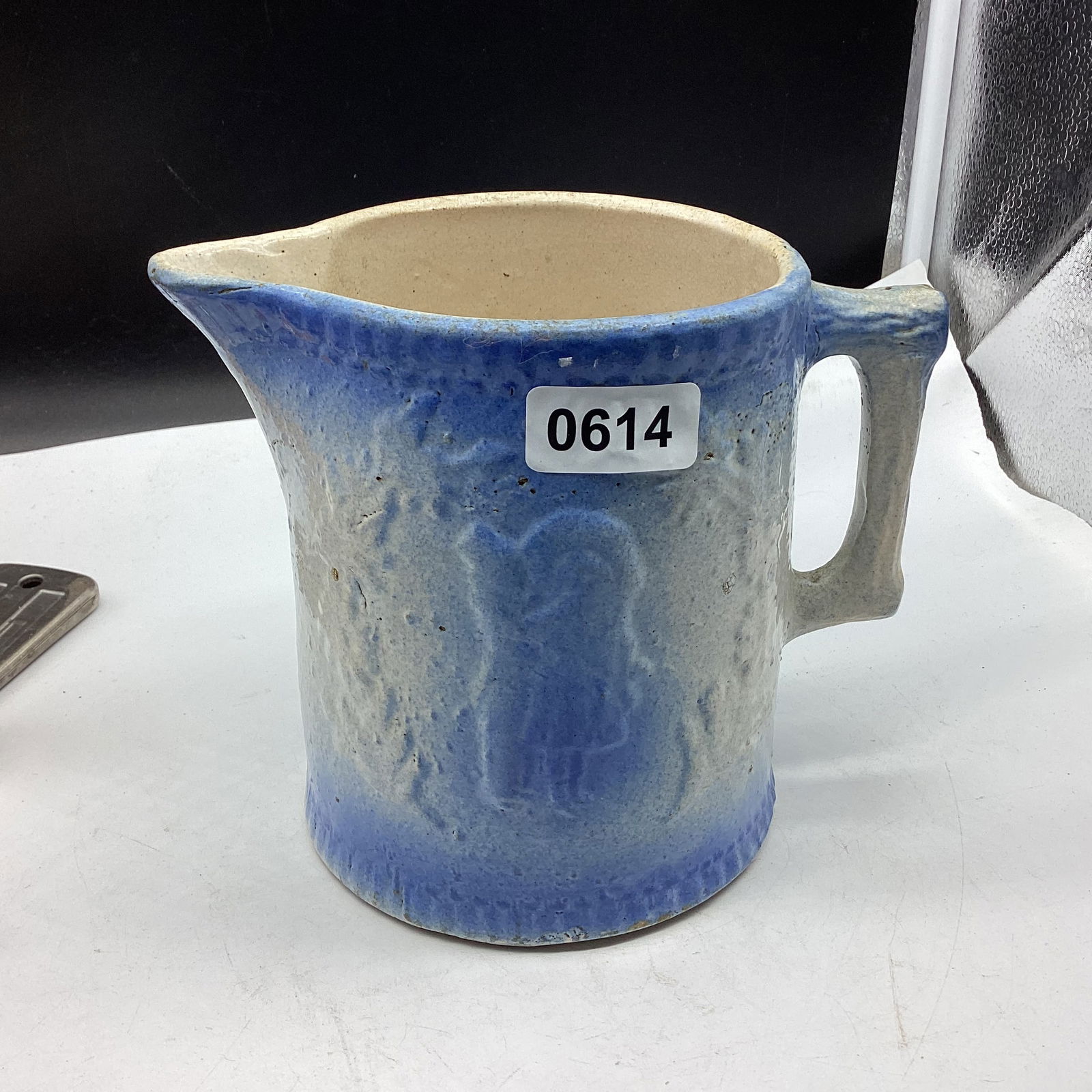 VINTAGE BLUE & WHITE STONEWARE PITCHER CAPTAIN SMITH & POCAHONTAS: 6 1/4" TALL GOOD SHAPE