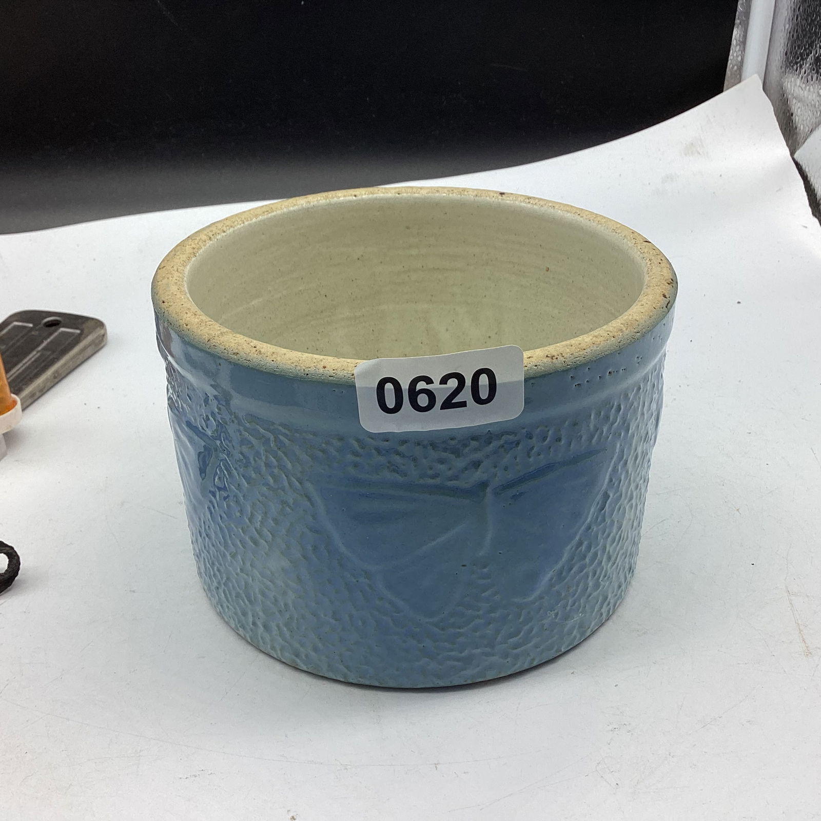 VINTAGE BLUE & WHITE STONEWARE BUTTERFLY BUTTER CROCK (1 of 2)