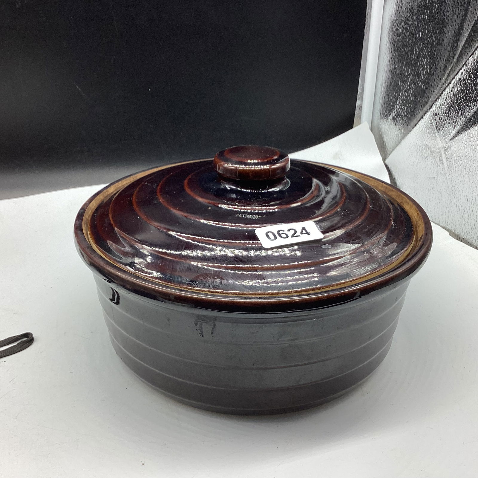 BROWN STONEWARE COVERED CASSAROLE W/LID: 5 1/2 X 9 1/2 GOOD SHAPE