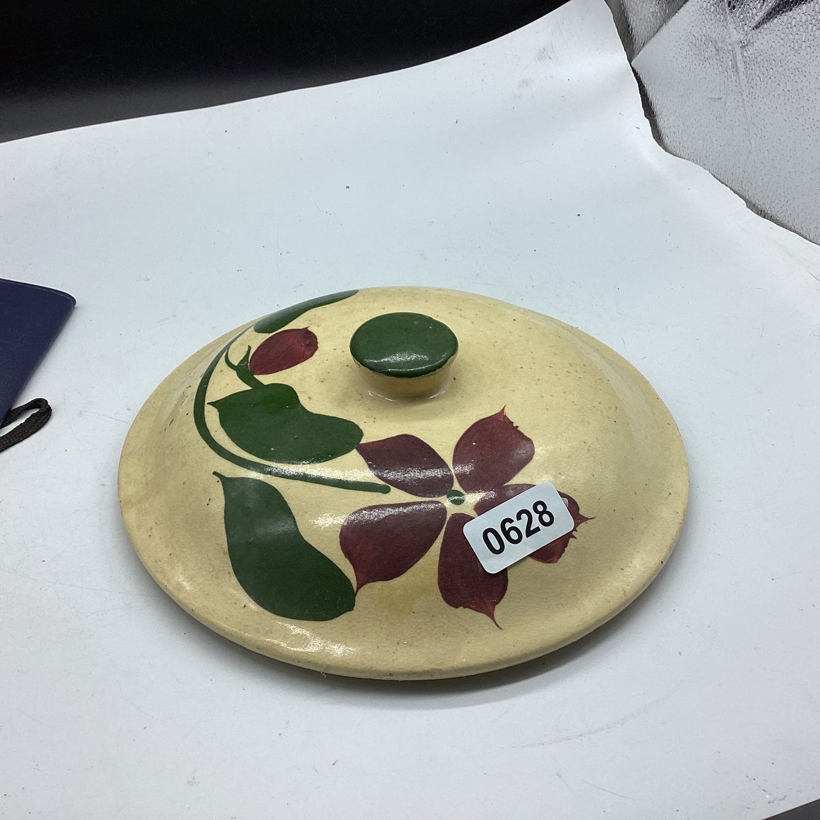 WATT POTTERY STRAW FLOWER PATTERN CASSAROLE LID: 8 3/4" W GOOD SHAPE